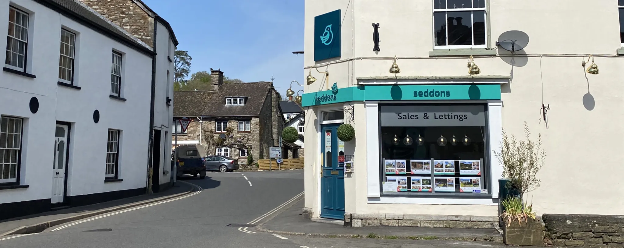 https://mr0.homeflow-assets.co.uk/files/branch_photo/image/6932/8373/_x_/Bampton-Office.jpg