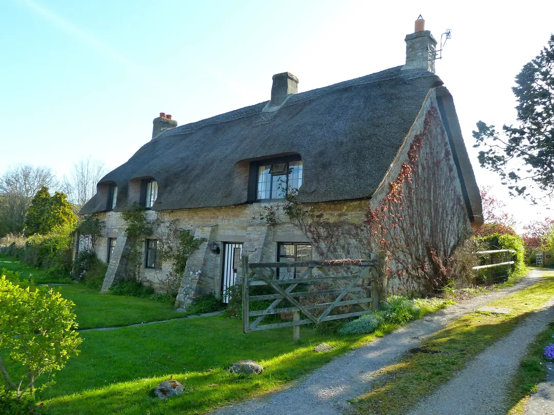 https://mr0.homeflow-assets.co.uk/files/media/image/0000/0000/60803581745d0305b6a01e68630715f1/cottage.jpg