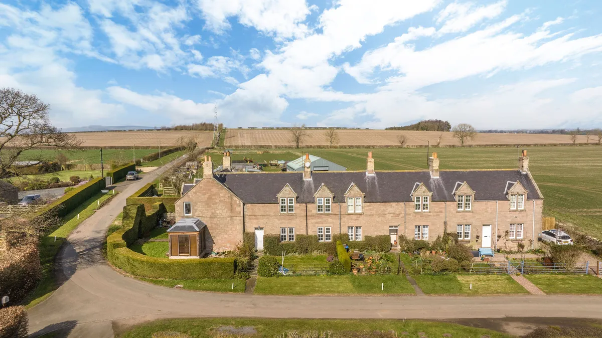 https://mr0.homeflow-assets.co.uk/files/media/image/0000/0000/a03f80431386a525ef173104f06af472/2ButterlawFarmCottage(14).jpg