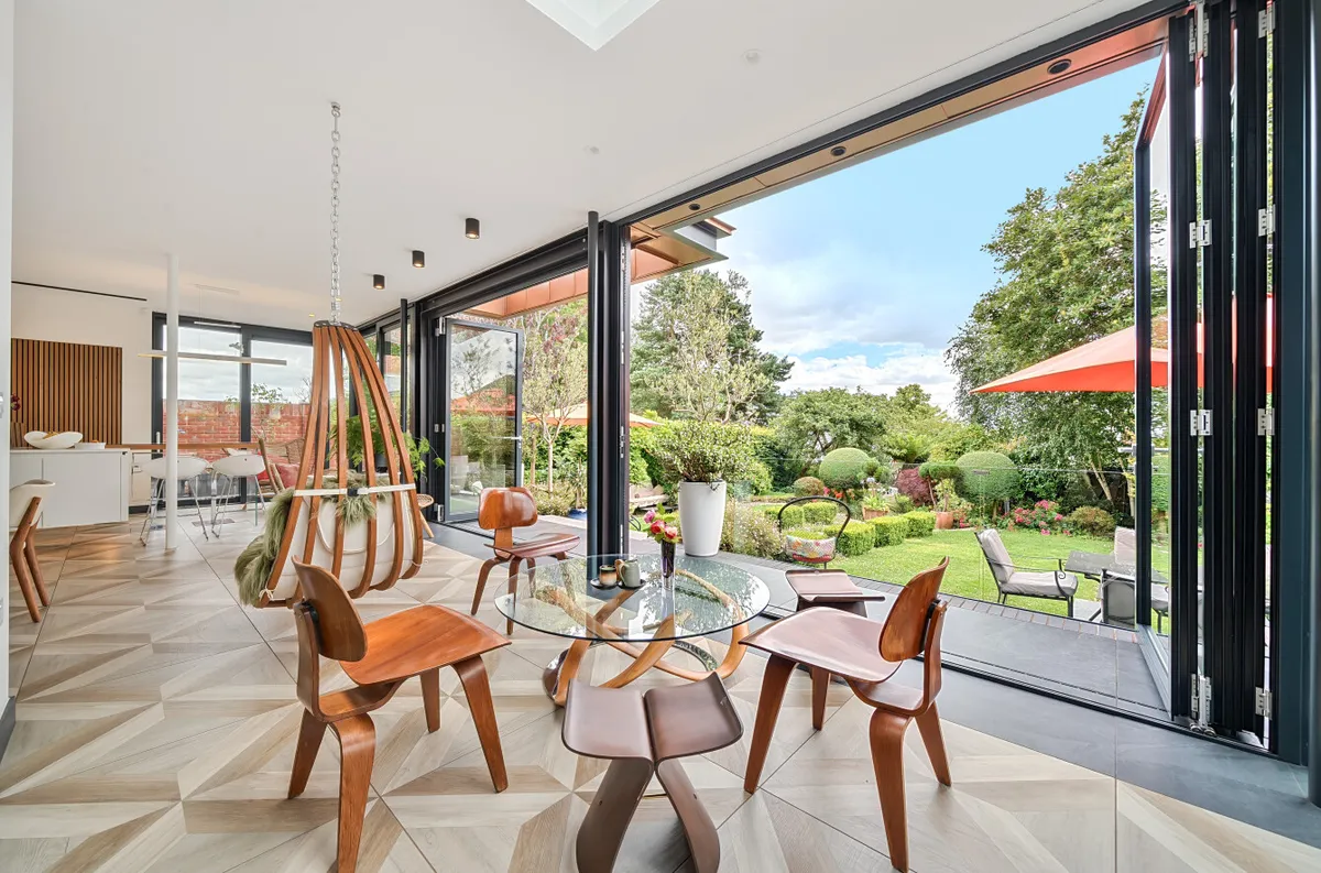 https://mr0.homeflow-assets.co.uk/files/media/image/0000/0000/d0ce6a61dec3de2139ed003a6b8e3ba7/Open-house-header.jpg