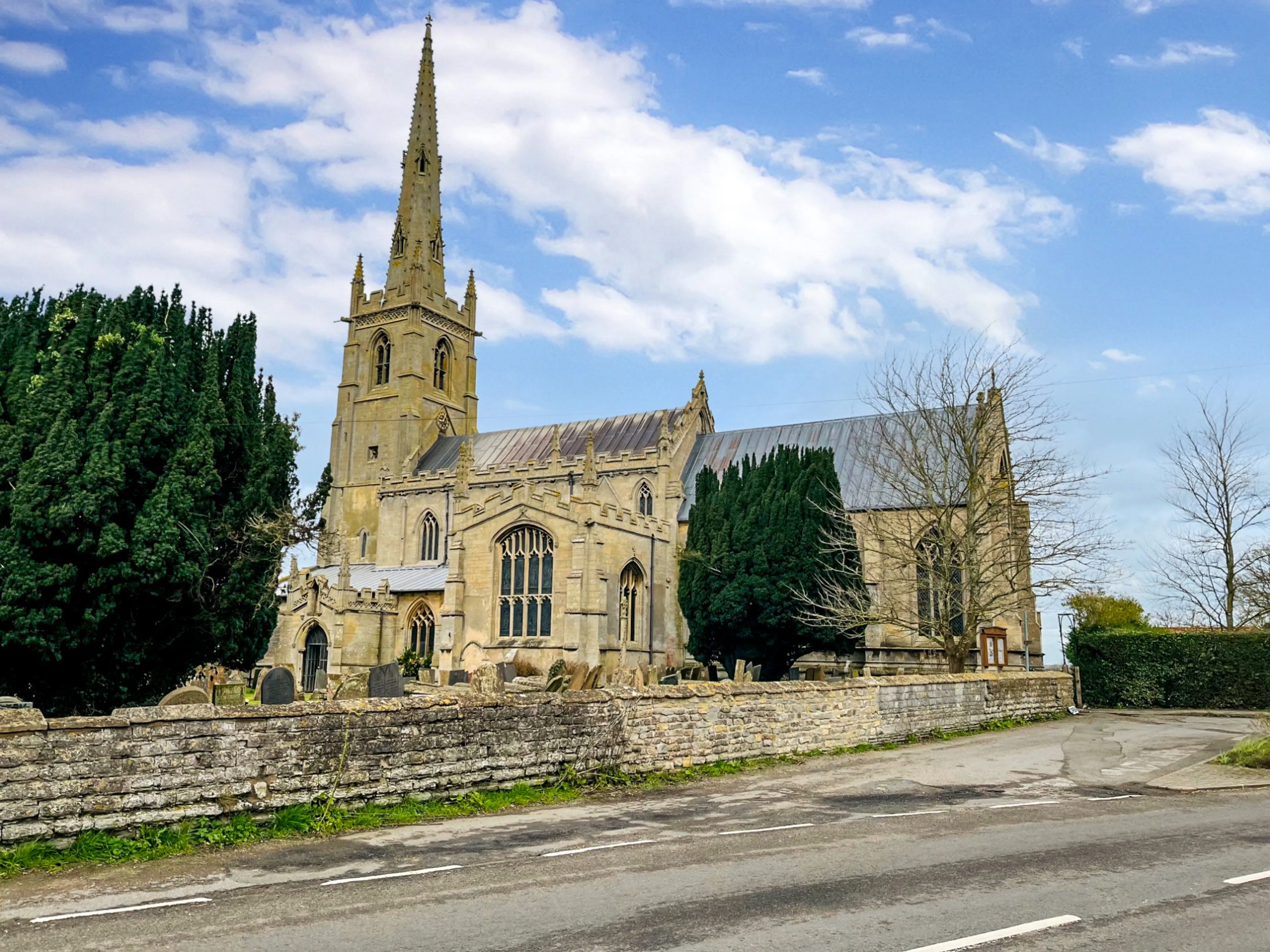 https://mr0.homeflow-assets.co.uk/files/media/image/0000/0000/07f5303d26fbcdf8fbe175af982ce3e4/Claypole4.jpg