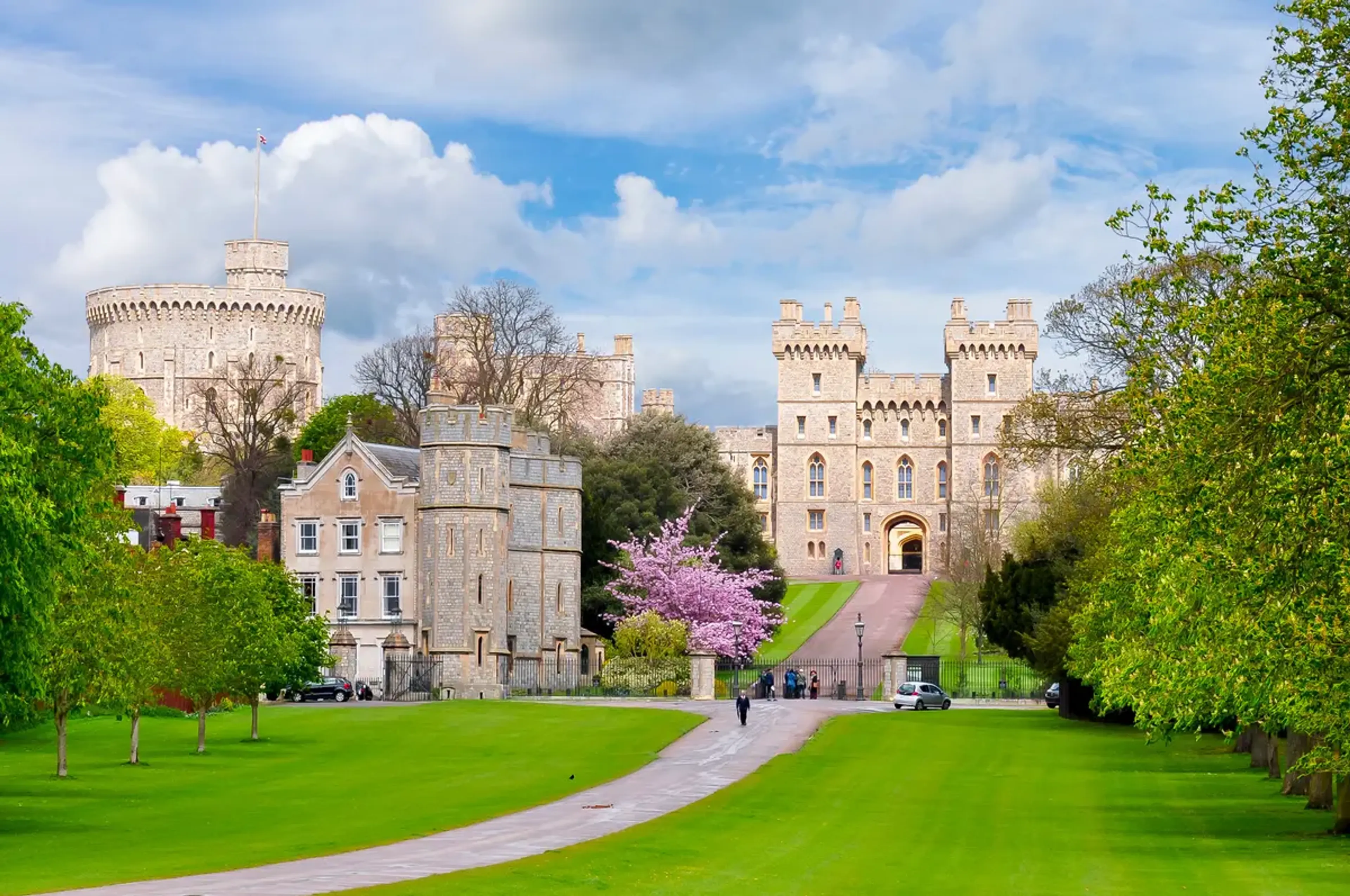 https://mr0.homeflow-assets.co.uk/files/media/image/0000/0000/08dd44fe3a76769744261c9d5e6f18cd/windsor-castle.webp