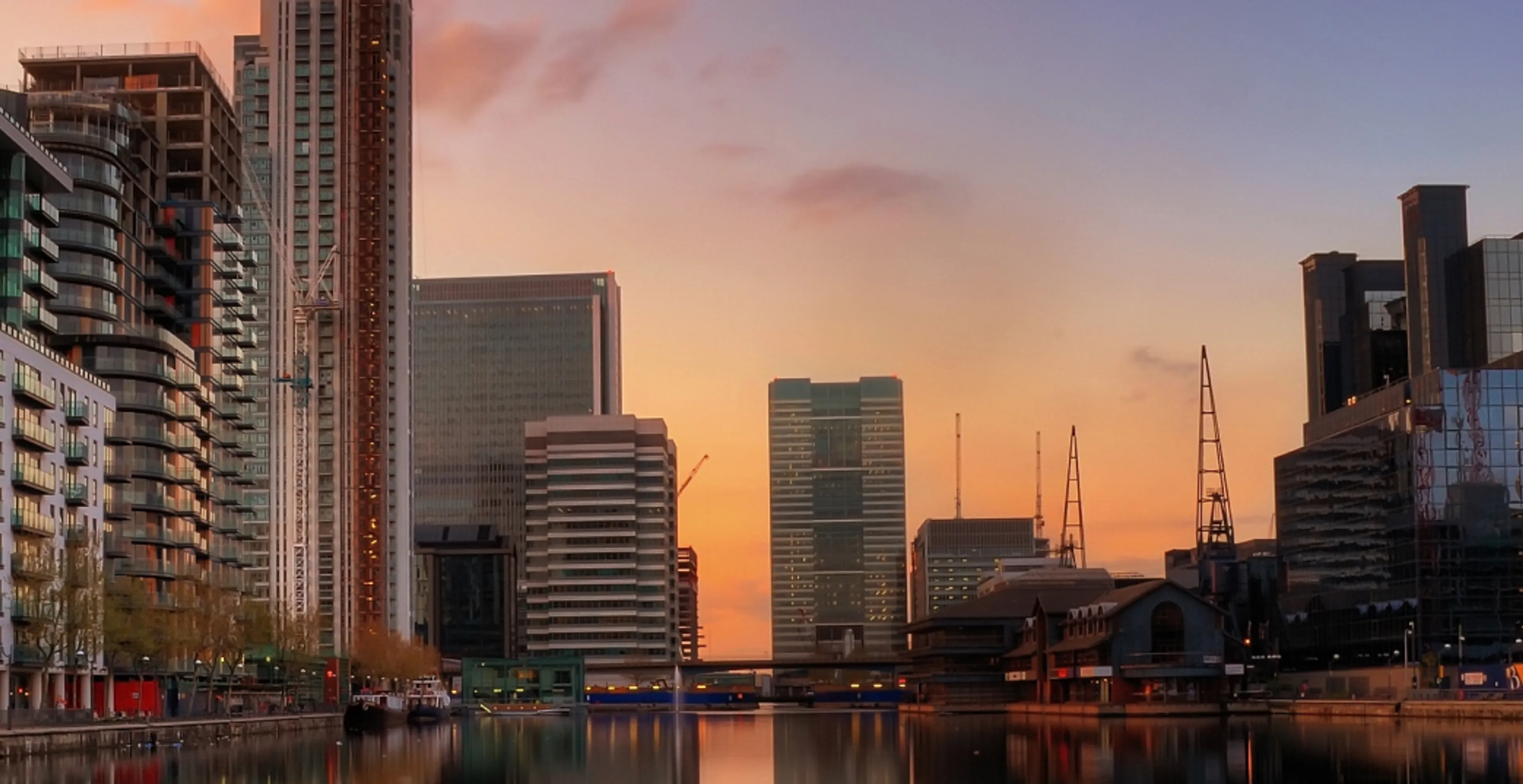 https://mr0.homeflow-assets.co.uk/files/media/image/0000/0000/0992fb052ad6504c49e6fa9d15149036/115x535-CanaryWharfbranch.jpg
