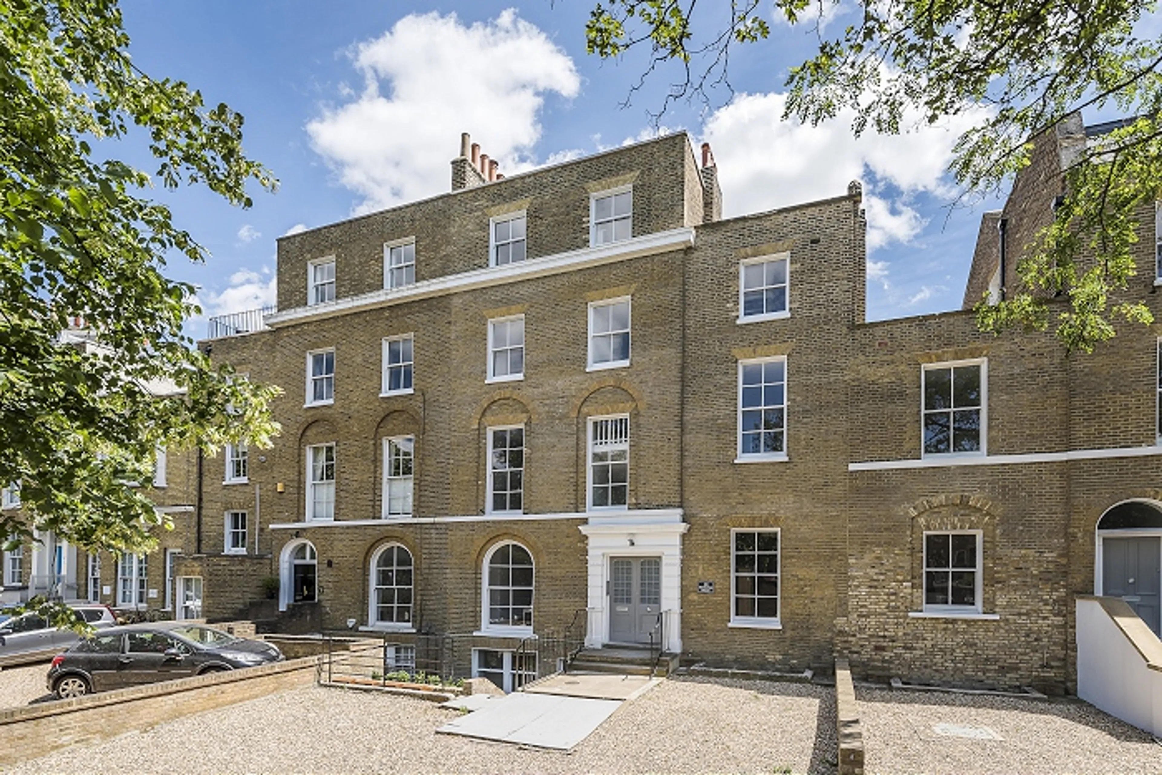https://mr0.homeflow-assets.co.uk/files/media/image/0000/0000/1085260eba598c637ca86b1dbecf25be/ClaphamRd.jpg