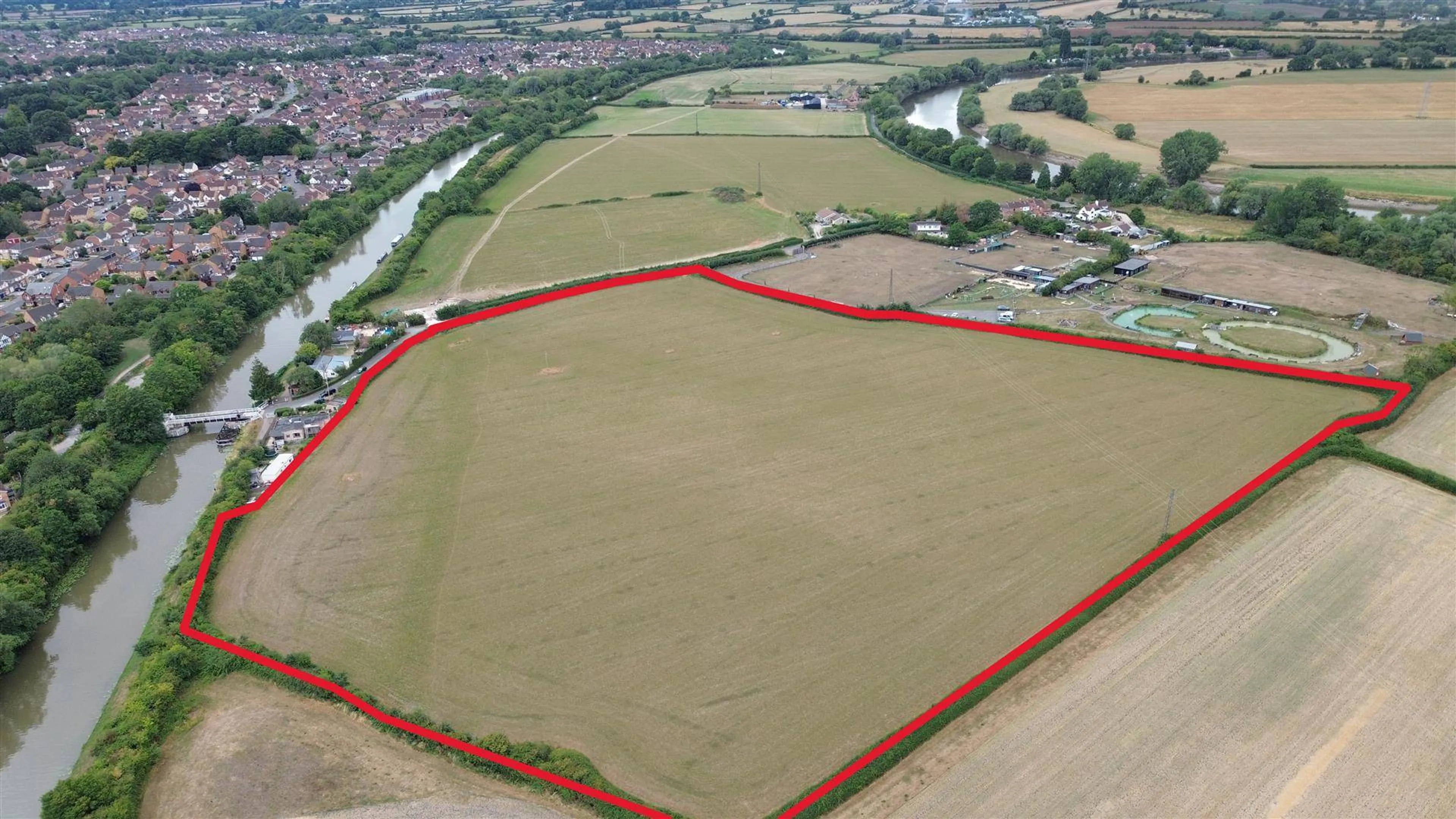 https://mr0.homeflow-assets.co.uk/files/media/image/0000/0000/1b27a1e8a68ce58f92051c5e43b18421/development_land.jpg