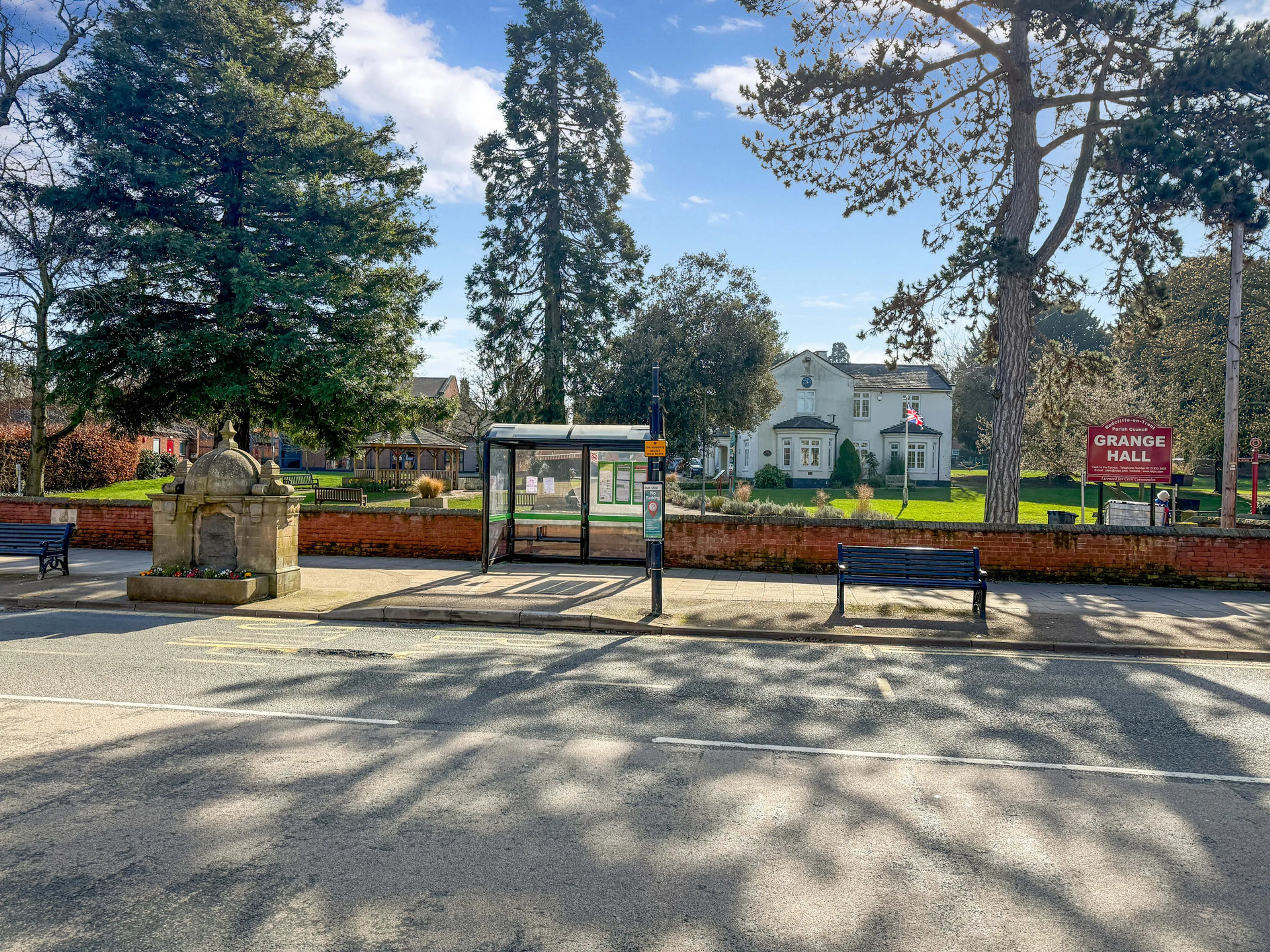 https://mr0.homeflow-assets.co.uk/files/media/image/0000/0000/209b15a14d42f281612a72b9b67be2b6/Radcliffe8.jpg