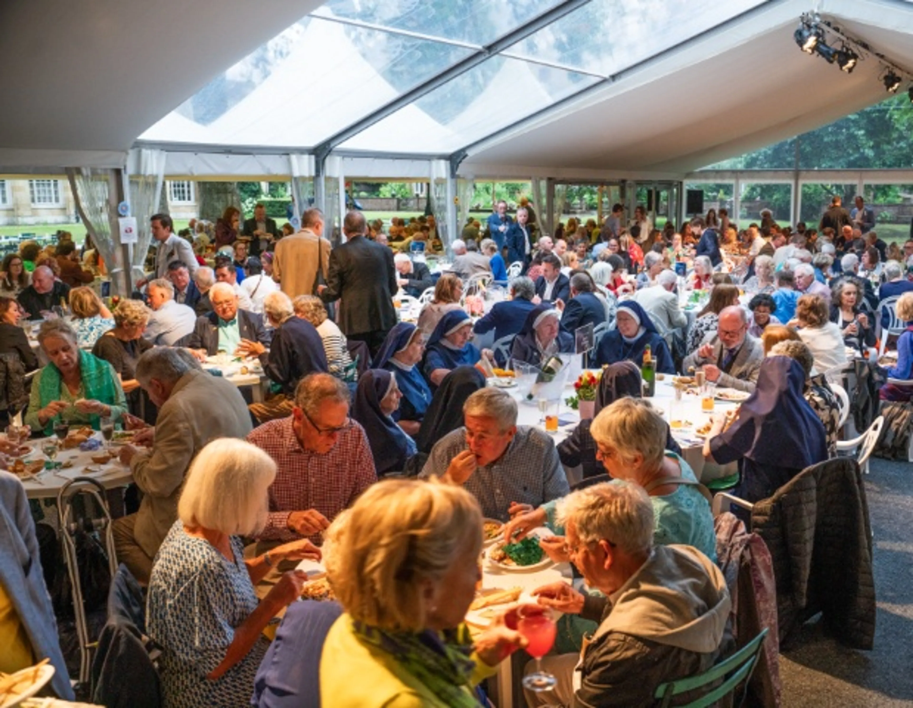 https://mr0.homeflow-assets.co.uk/files/media/image/0000/0000/240e8c3e030d533003dfe63df5a14be6/GardenParty.jpg