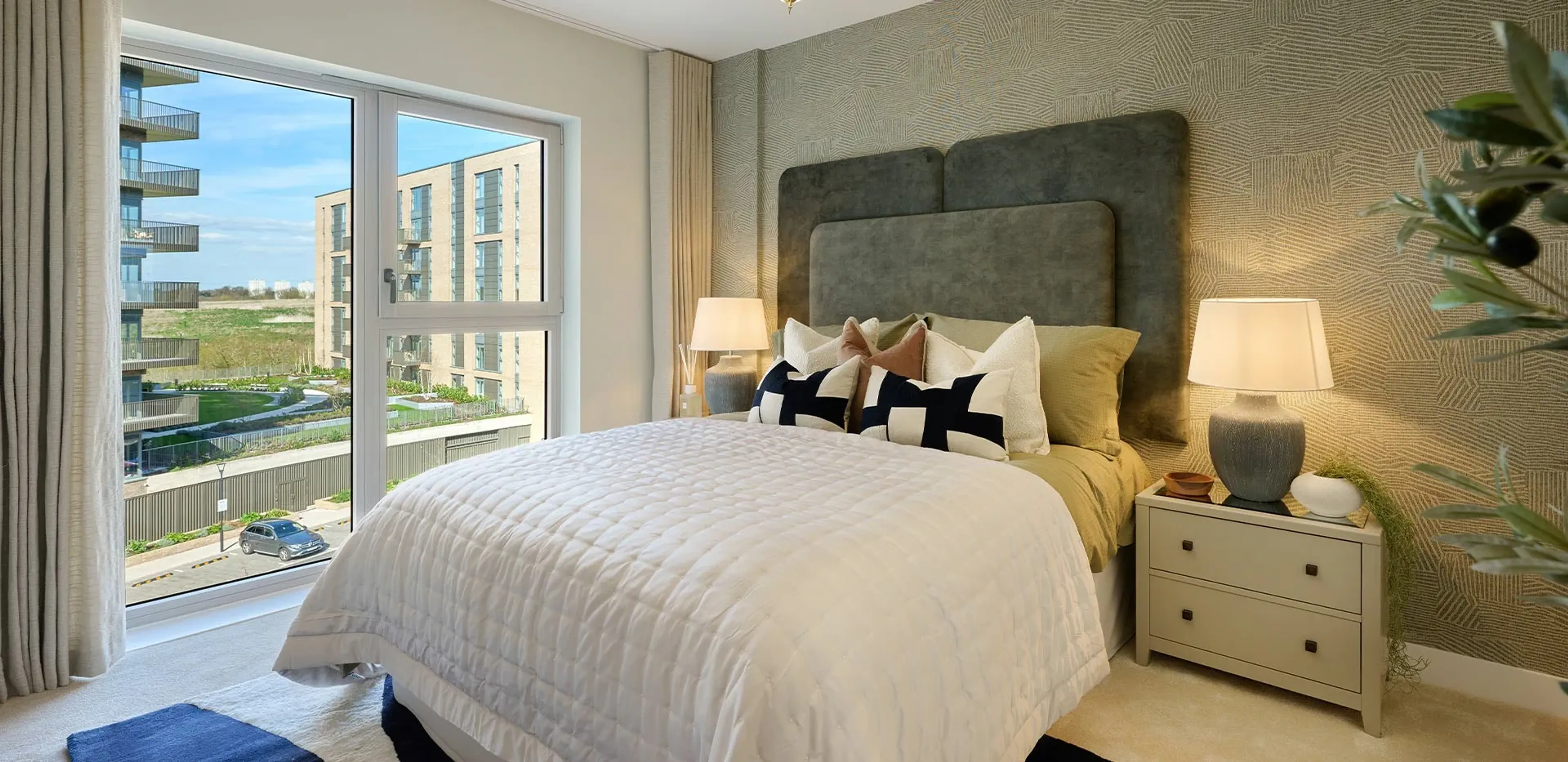 https://mr0.homeflow-assets.co.uk/files/media/image/0000/0000/24ddb10af9cc4c7c0985460518512987/bankside-gardens---apartment-242-img5_11042025.webp