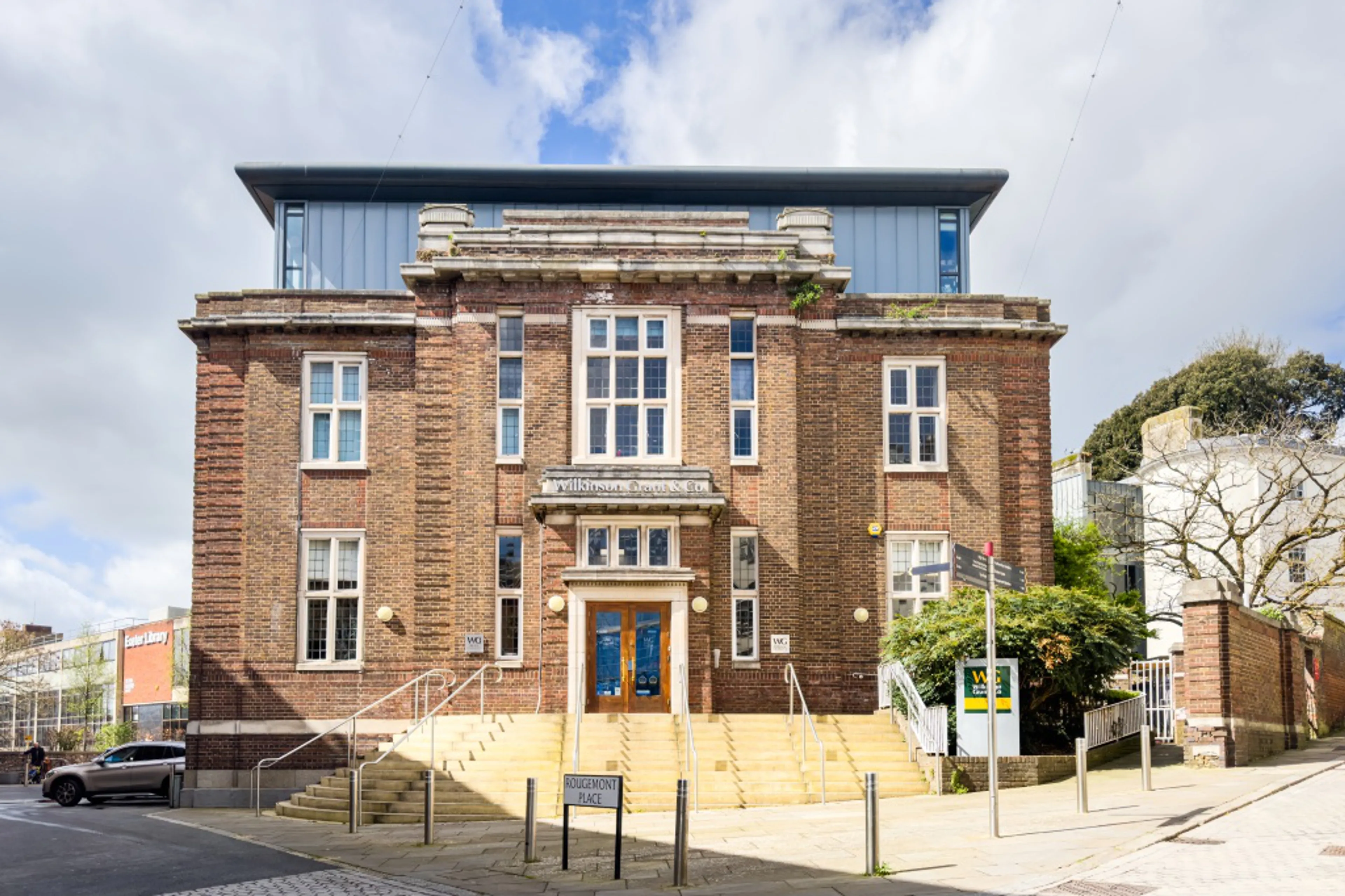 https://mr0.homeflow-assets.co.uk/files/media/image/0000/0000/2538458bd57c992c8ba285d66c08e821/Exeter(Medium)(1).jpg