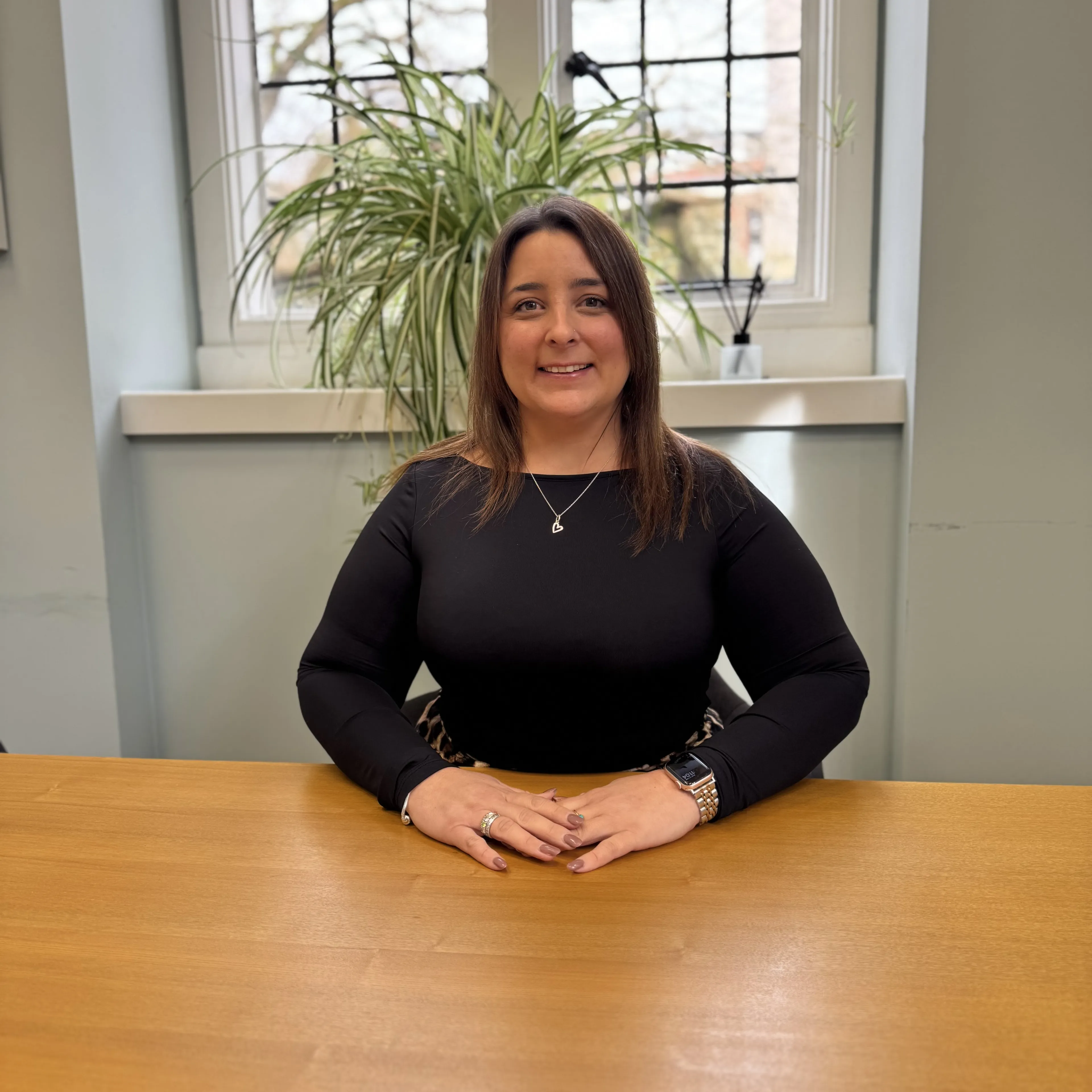 https://mr0.homeflow-assets.co.uk/files/media/image/0000/0000/28ddef78c3730a8985ca50504635380d/sara.jpeg