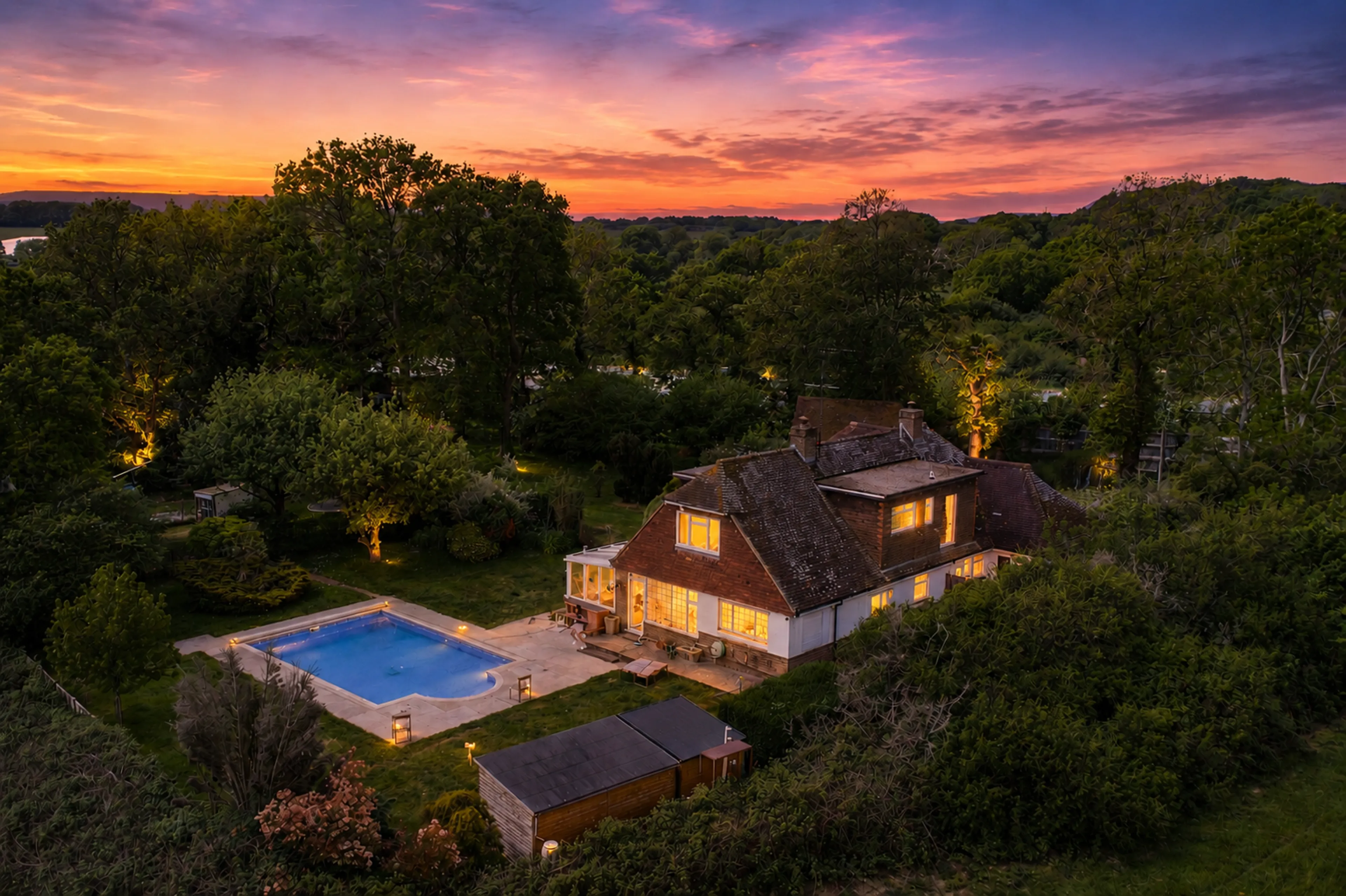 https://mr0.homeflow-assets.co.uk/files/media/image/0000/0000/2b3a46d5f6161cb6f1b7d9bc3a9738ab/Twilight-pool.png