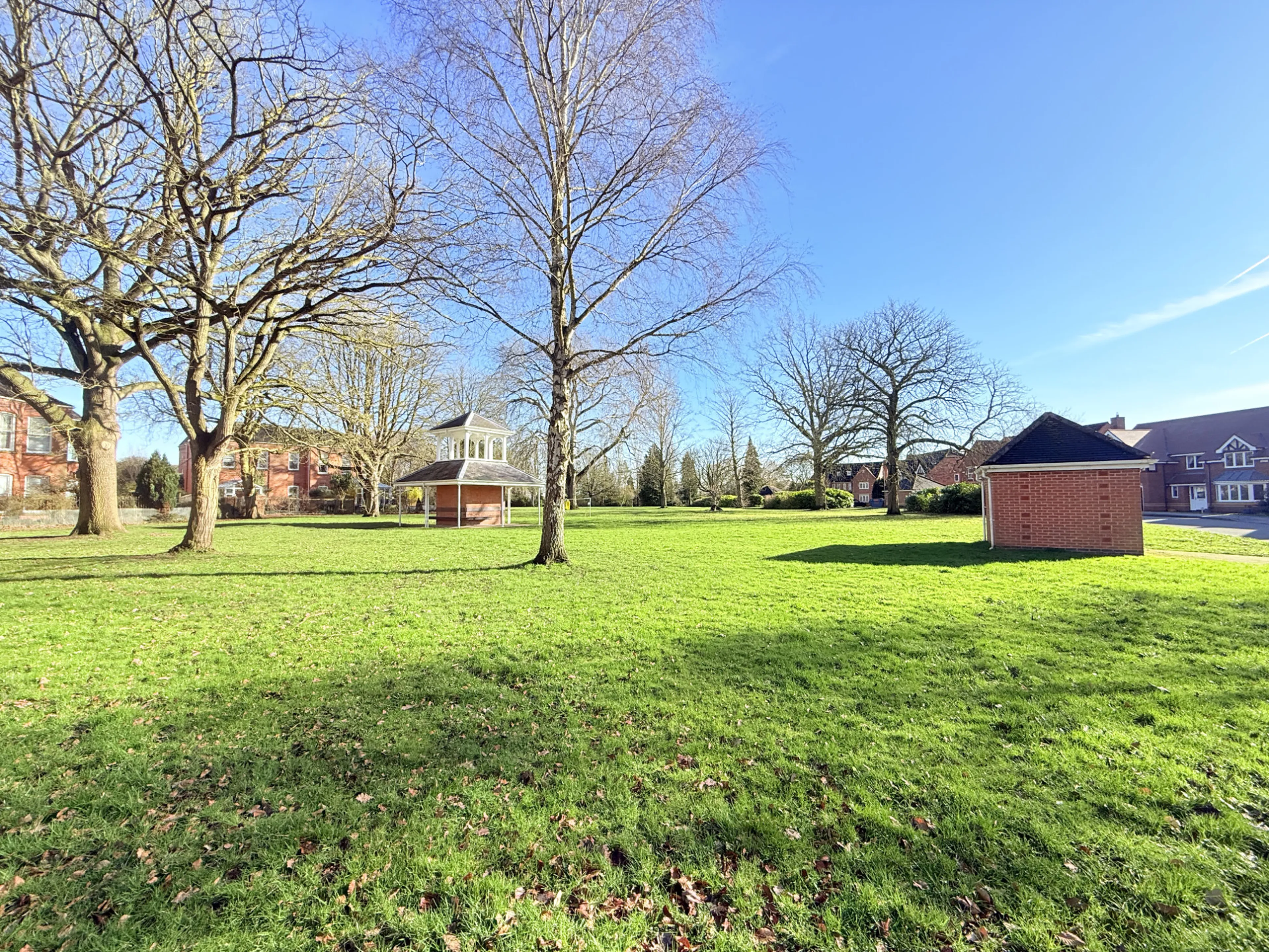 https://mr0.homeflow-assets.co.uk/files/media/image/0000/0000/4637d7aafa965f38f9401e85369a5760/UpperSaxondale5.jpg