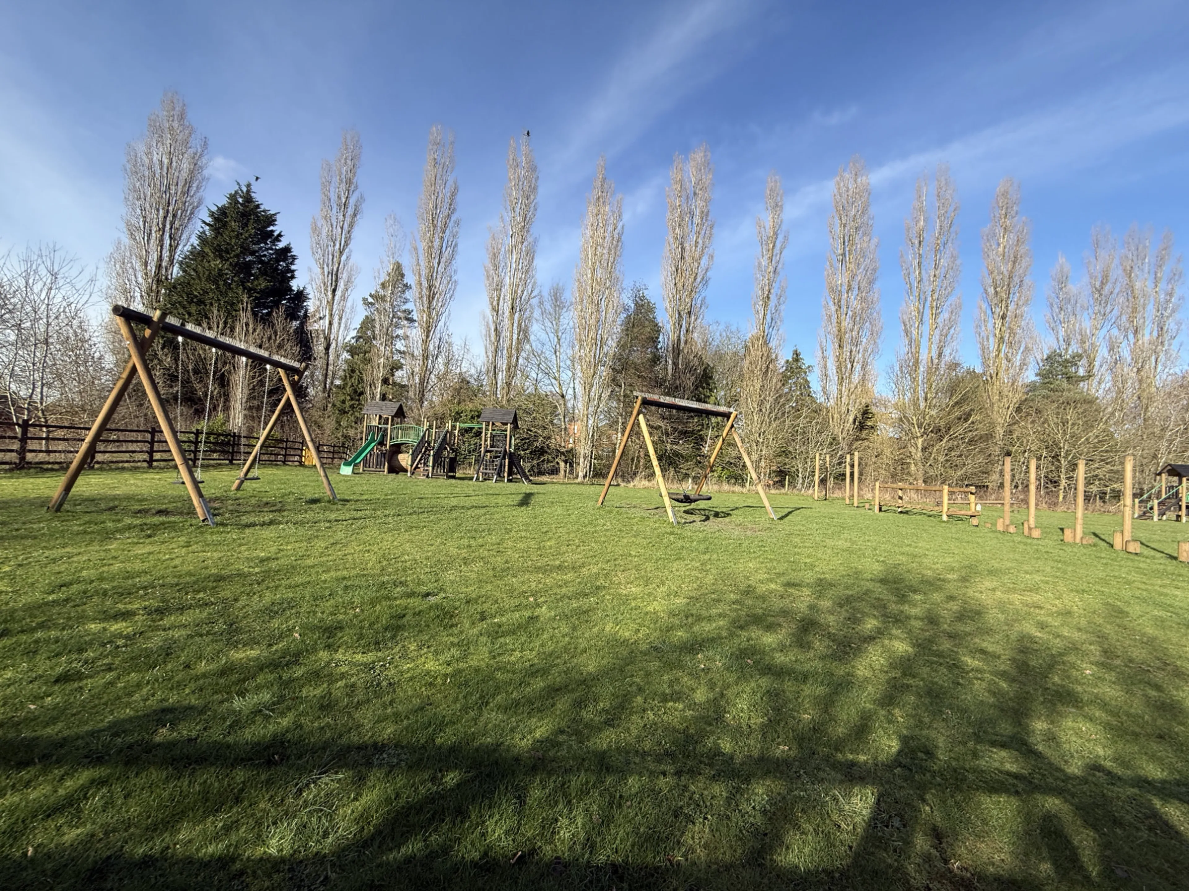 https://mr0.homeflow-assets.co.uk/files/media/image/0000/0000/4dd431633f2cbbc81c5cb18406eeb62c/UpperSaxondale10.jpg