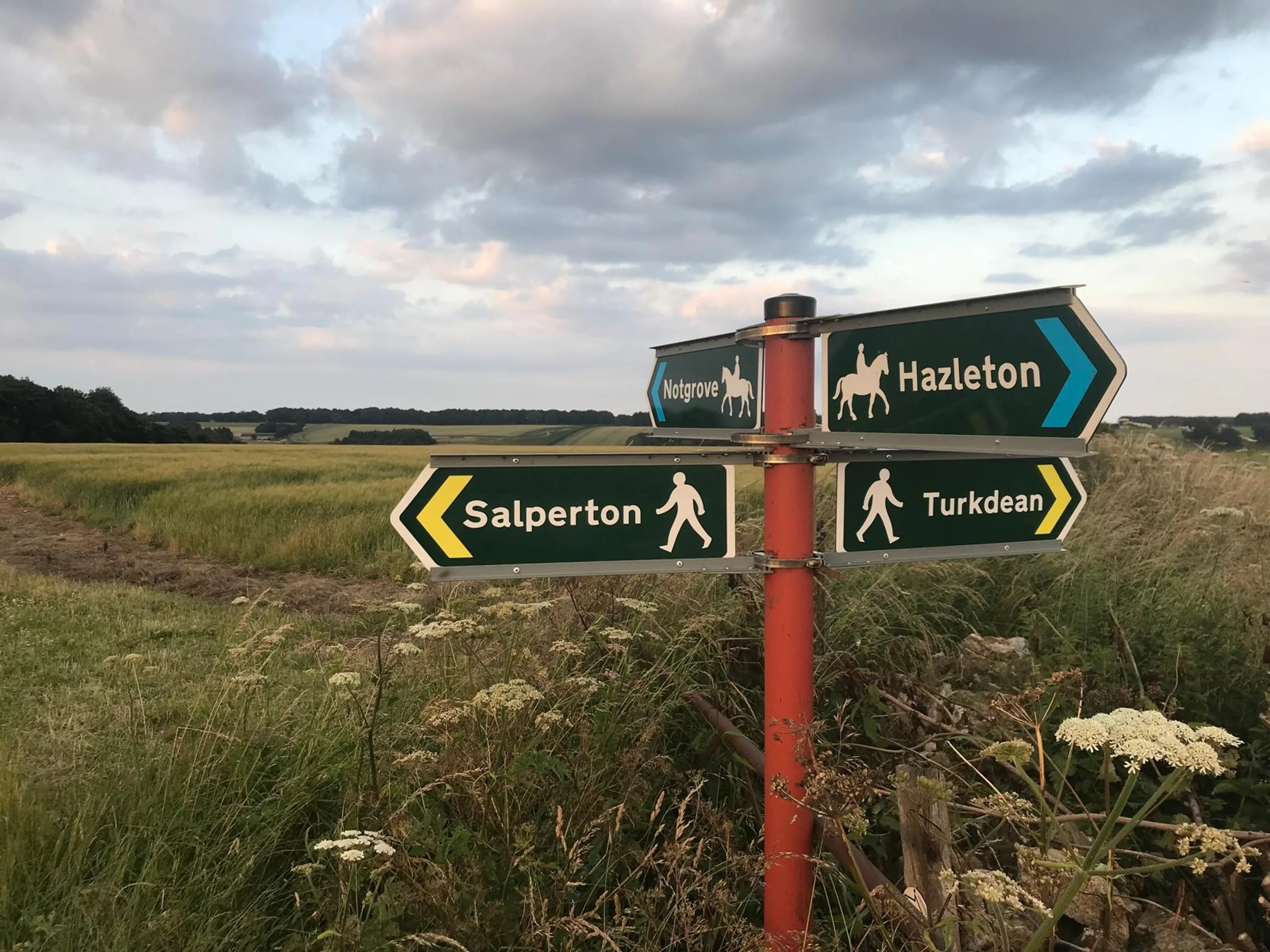 https://mr0.homeflow-assets.co.uk/files/media/image/0000/0000/5aa04222cf1f3a99f27573ca295397bb/Footpaths_and_mapping.jpeg