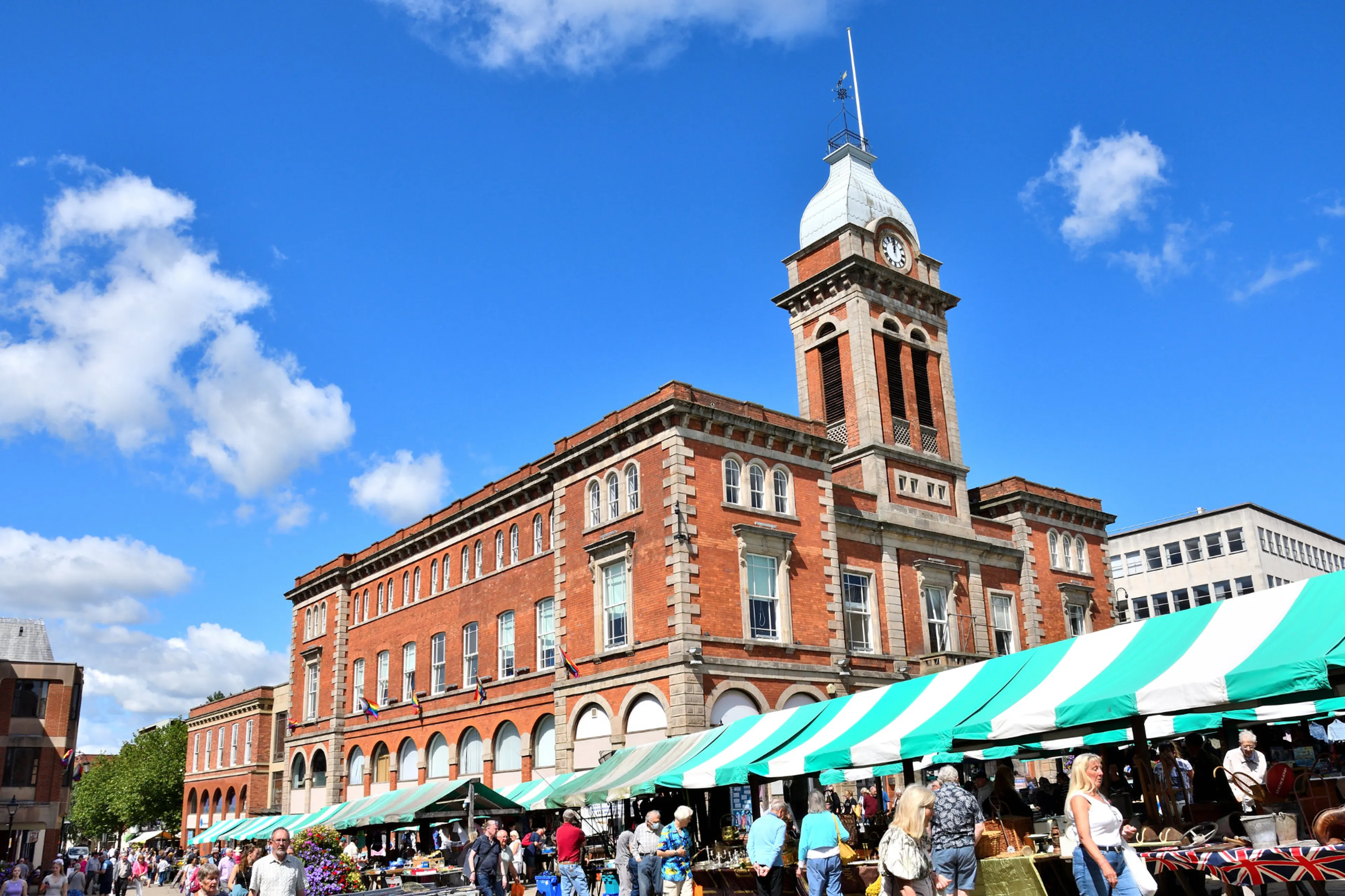 https://mr0.homeflow-assets.co.uk/files/media/image/0000/0000/61d8c637146958e75bf5063c11786819/Chesterfield_market_Derbyshire_UK_2.jpg