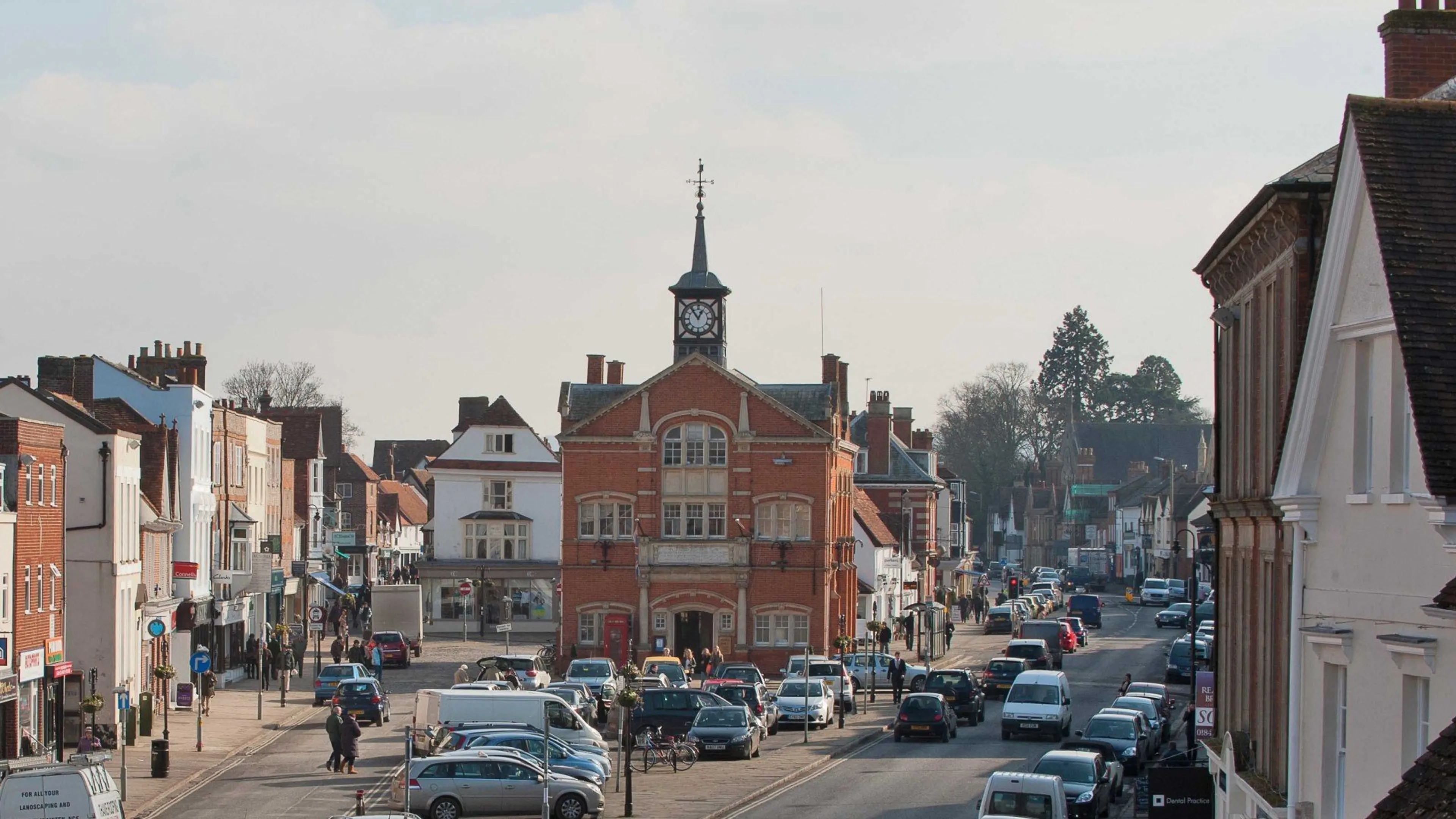 https://mr0.homeflow-assets.co.uk/files/media/image/0000/0000/718780193dcdef2ec51d41e8df459c2a/Thametownpic.jpg