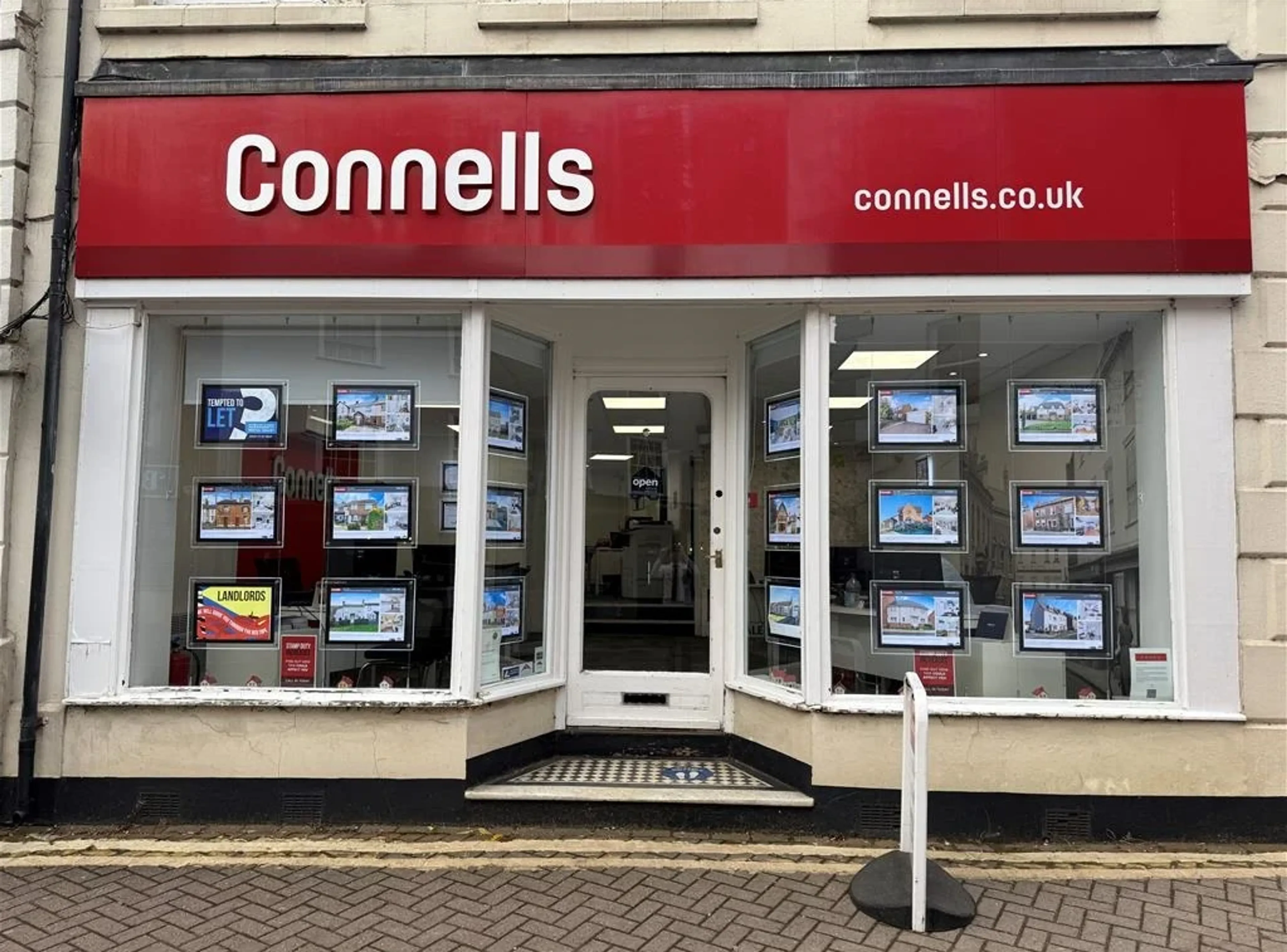 https://mr0.homeflow-assets.co.uk/files/media/image/0000/0000/8d347883a0ec7bd77b3d69d234fade47/buckingham-branch-photo.png