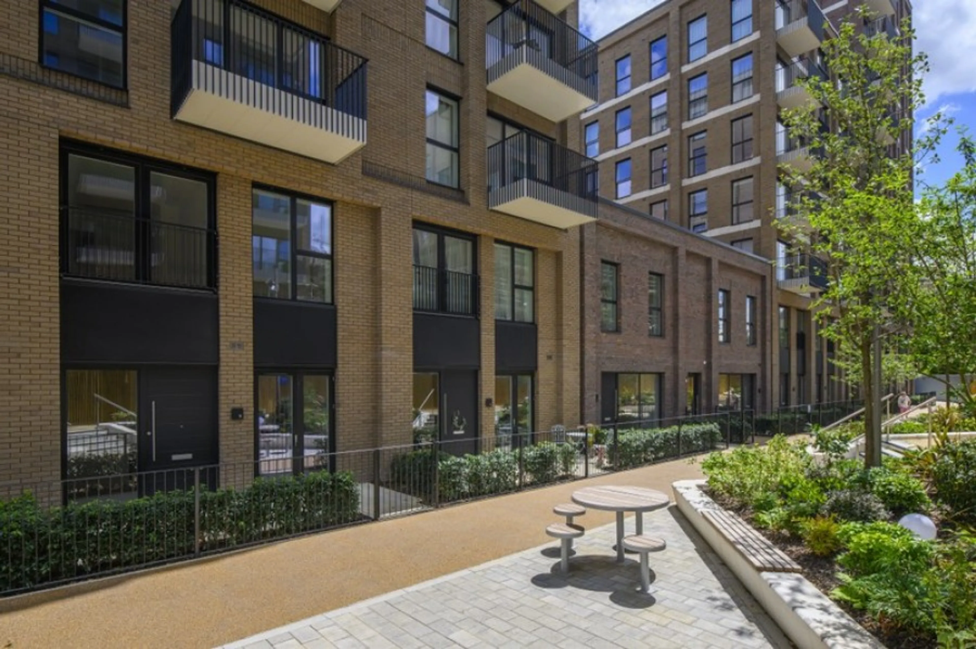 https://mr0.homeflow-assets.co.uk/files/media/image/0000/0000/a3942d62847ecbdb35c857ab93f7ba74/huntley3.jpg