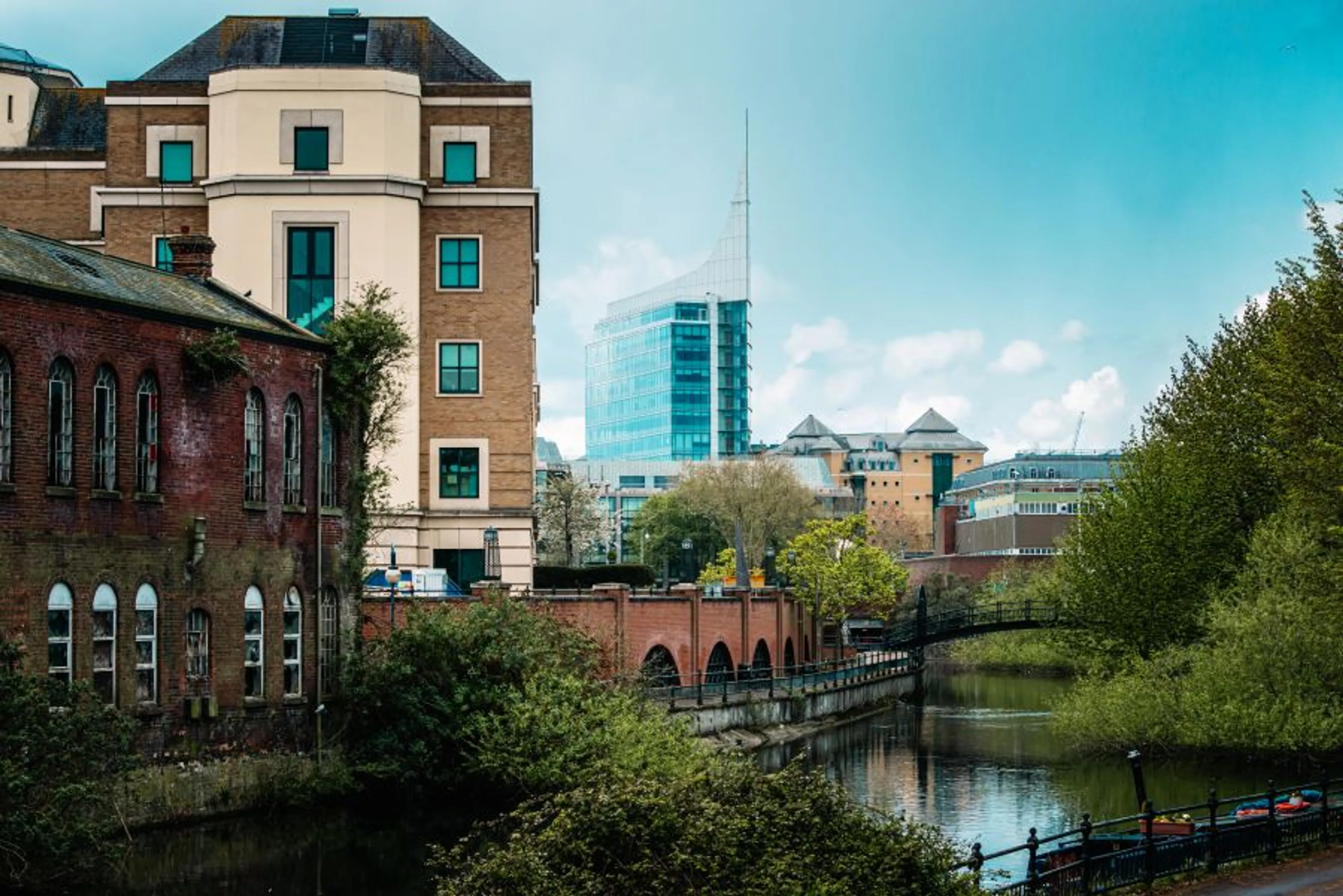 https://mr0.homeflow-assets.co.uk/files/media/image/0000/0000/b391cb59dc1f9d4b6bf98496dccc5b1c/reading-property-market-house-prices-affordability.jpg
