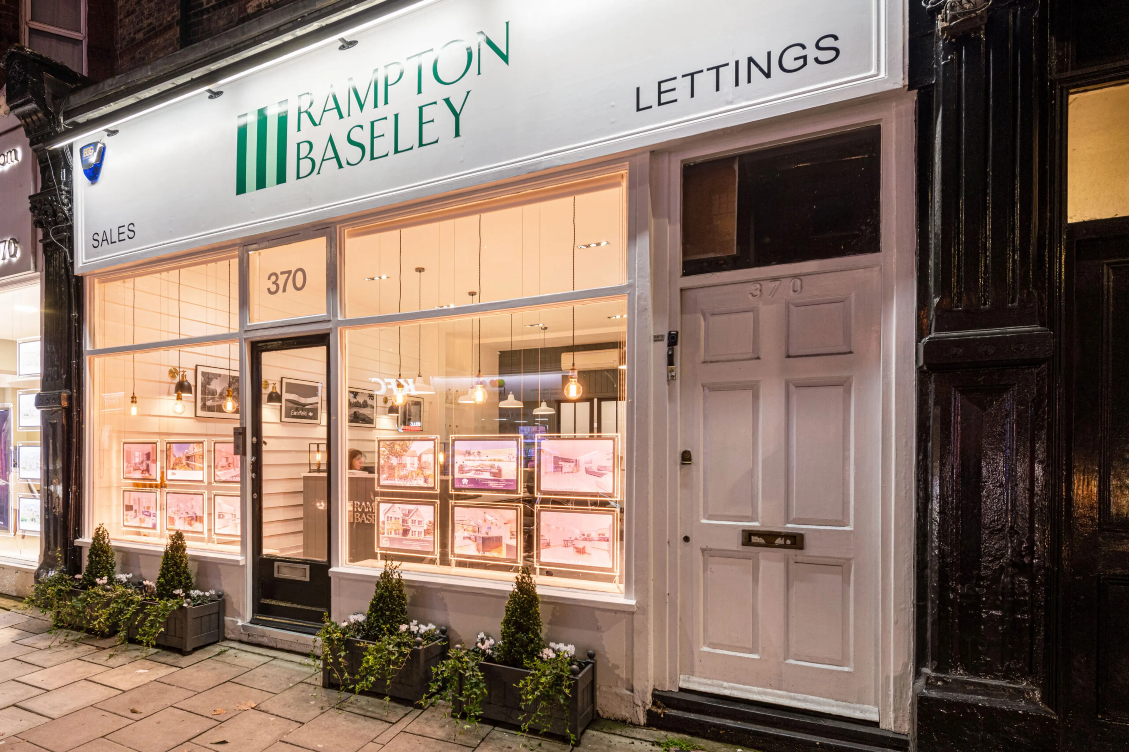 https://mr0.homeflow-assets.co.uk/files/media/image/0000/0000/b9b49bb496218d169d0a124f9b15b3b9/Earlsfield.jpg
