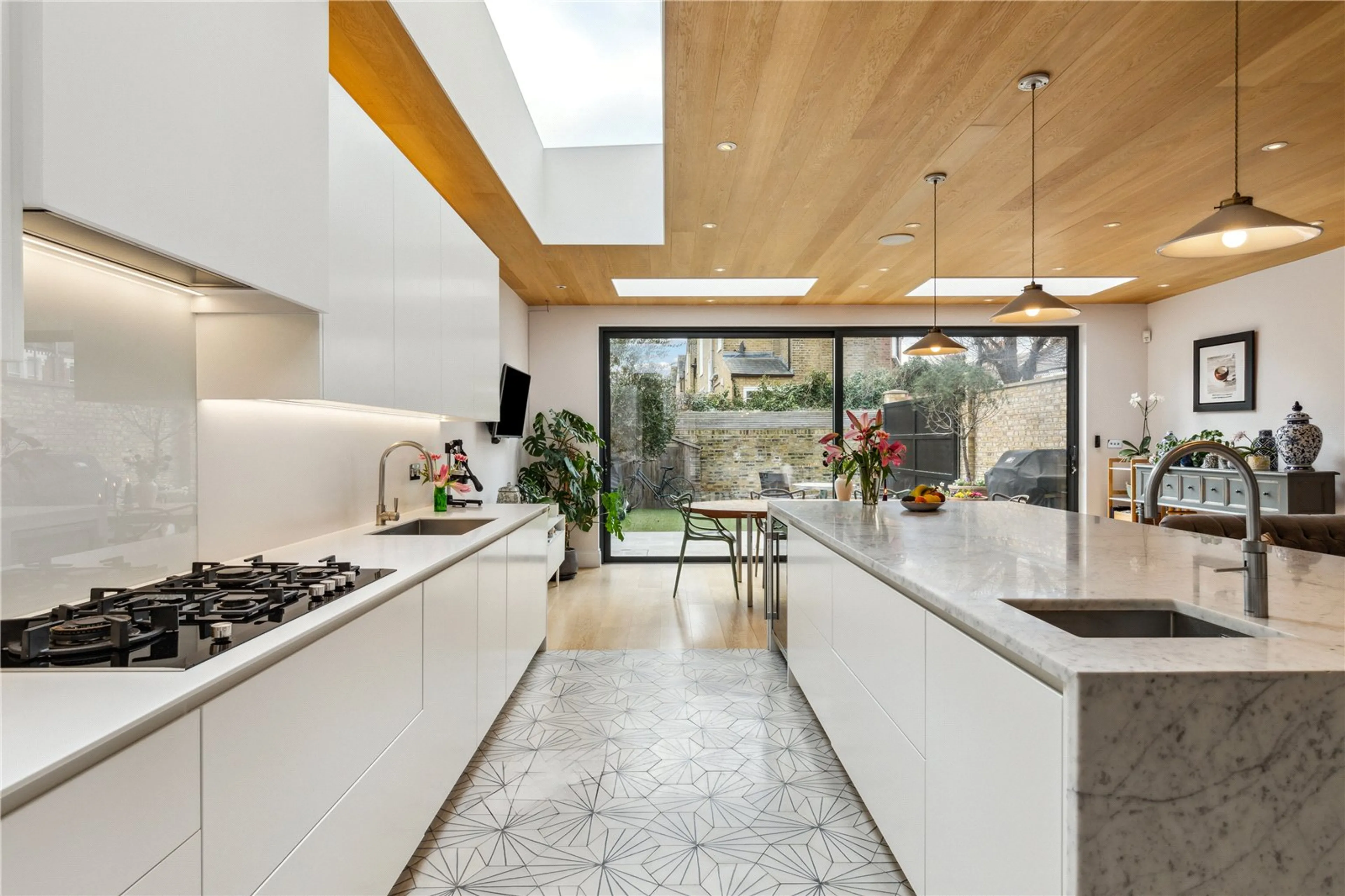 https://mr0.homeflow-assets.co.uk/files/media/image/0000/0000/ddd5b239b3ce04171ab1365e001de177/beautiful-home.jpg