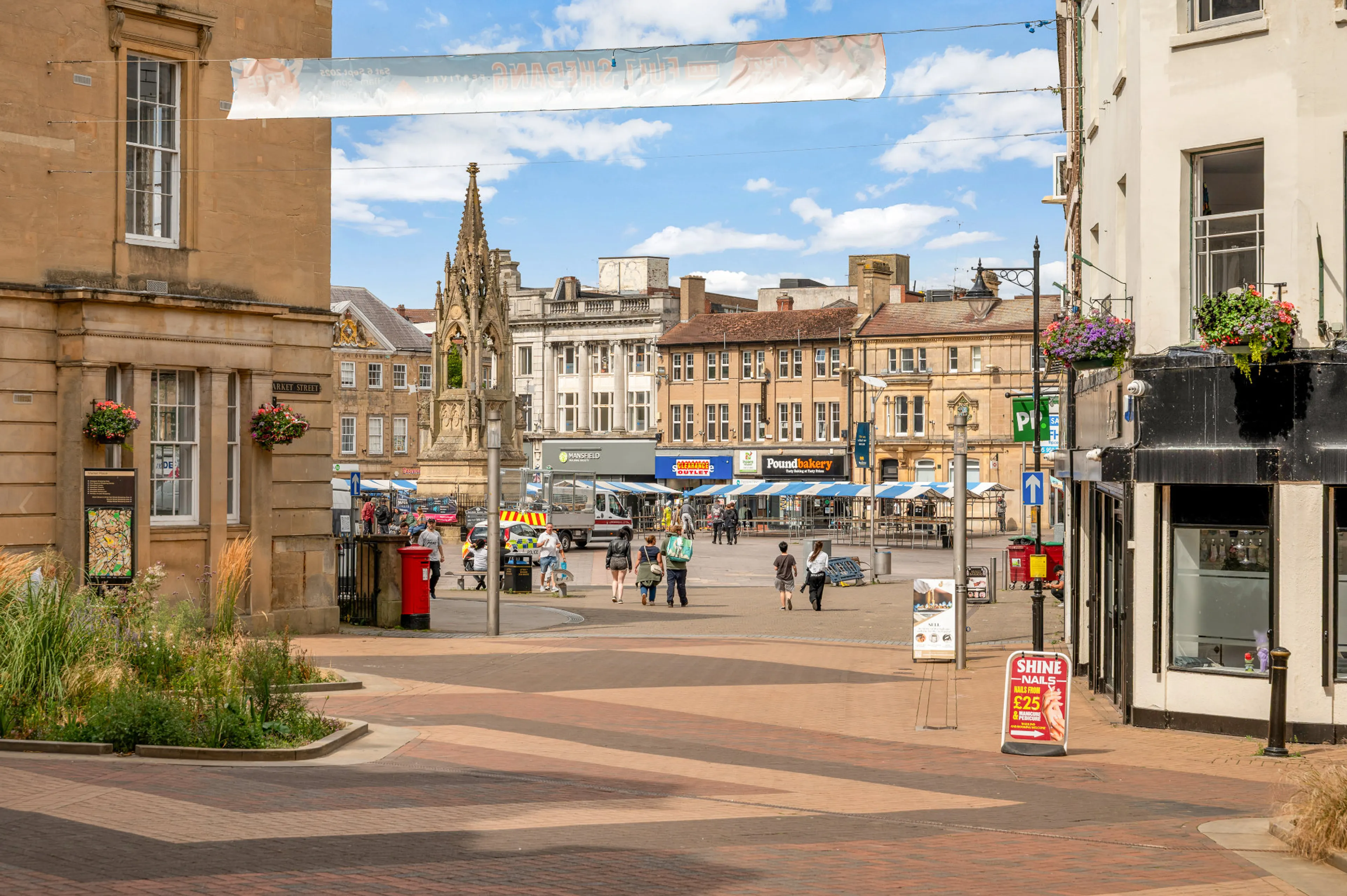 https://mr0.homeflow-assets.co.uk/files/media/image/0000/0000/e4b680578b7d65b35668a28c577e3a1a/Mansfield4.jpg