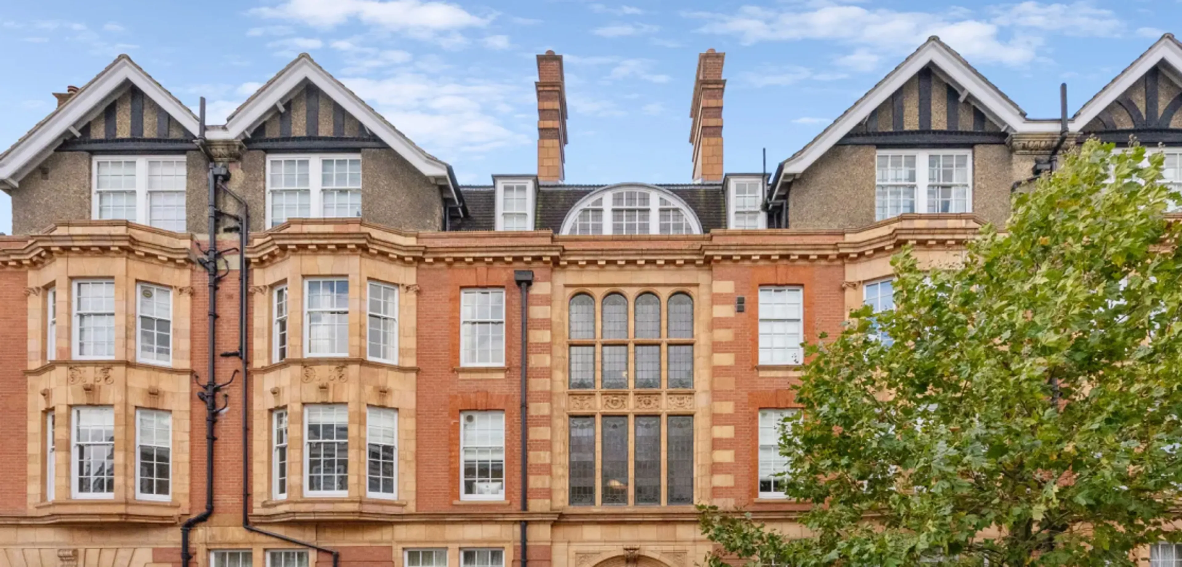 https://mr0.homeflow-assets.co.uk/files/media/image/0000/0000/e75bf9a6f41b9e0e8b909cfa9a52ed43/1115x535px-EarlsCourtbranch-3.jpg