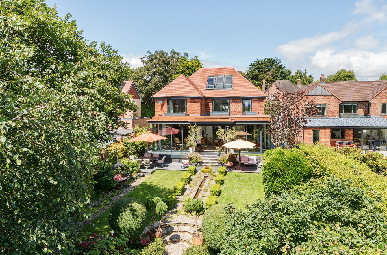 https://mr0.homeflow-assets.co.uk/files/media/image/0000/0000/672de006624f2bd35b1a13f2668c4469/selling1.jpg