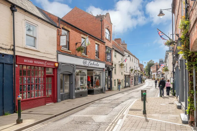 https://mr0.homeflow-assets.co.uk/files/media/image/0000/0000/12fbc5ce4a60de7f2f5d03195dedd534/Southwell7.jpg