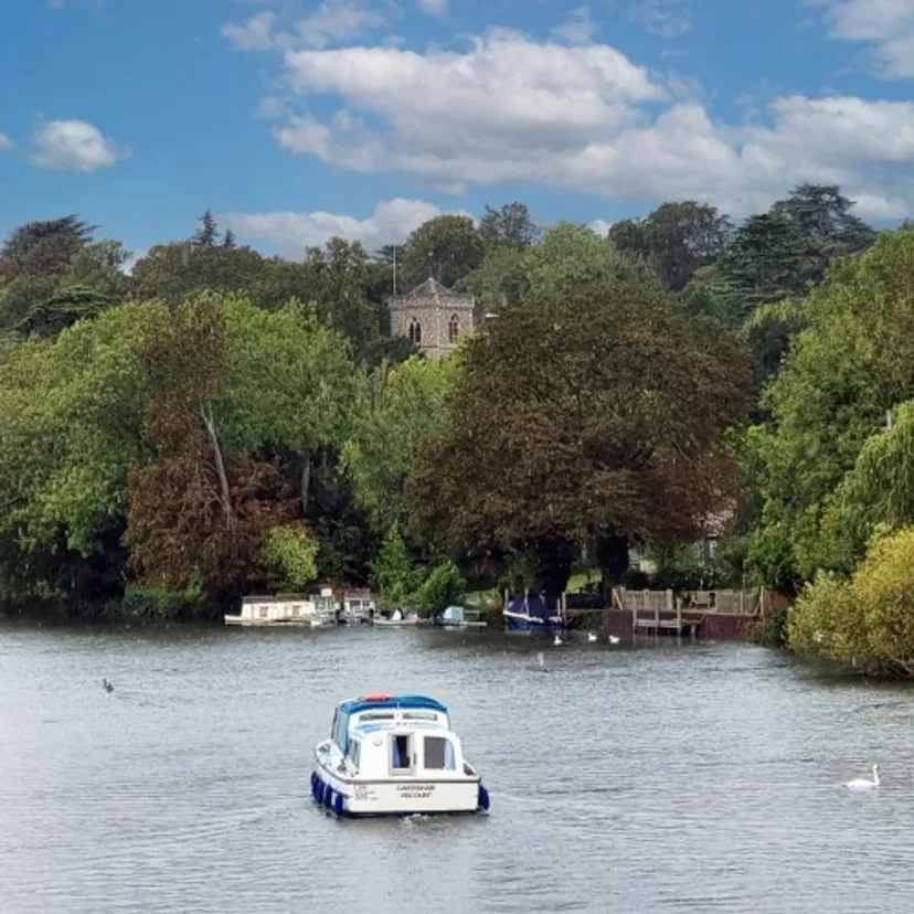 https://mr0.homeflow-assets.co.uk/files/media/image/0000/0000/1f60ca68a77b46b9a8656a86b10e90bf/caversham.jpg
