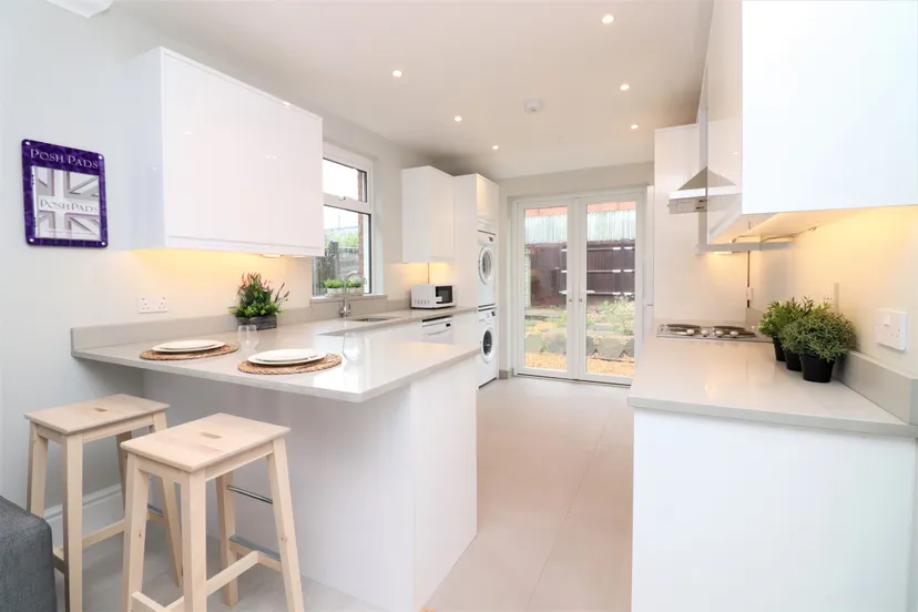 Kitchen_1.JPG