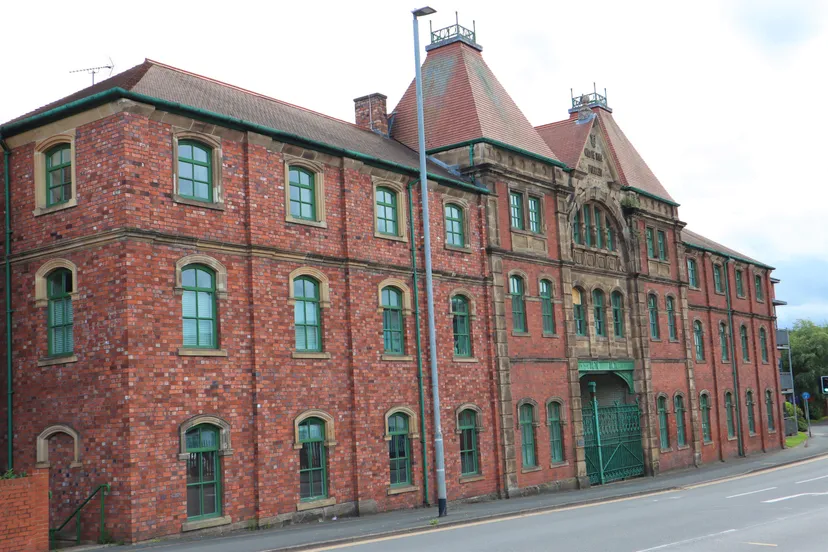 https://mr0.homeflow-assets.co.uk/files/media/image/0000/0000/a09f7da5169065243f90fa6a3ed658ed/estate-and-letting-agents-shelton-stoke-on-trent.jpg