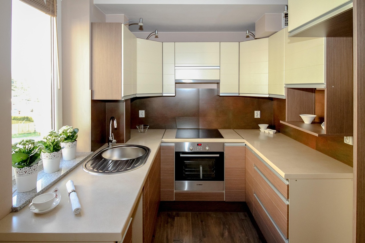 https://mr0.homeflow-assets.co.uk/files/media/image/0000/0000/a29b3bb90ebd9e4d6deec790959979e1/kitchen-2094707_1280.jpg