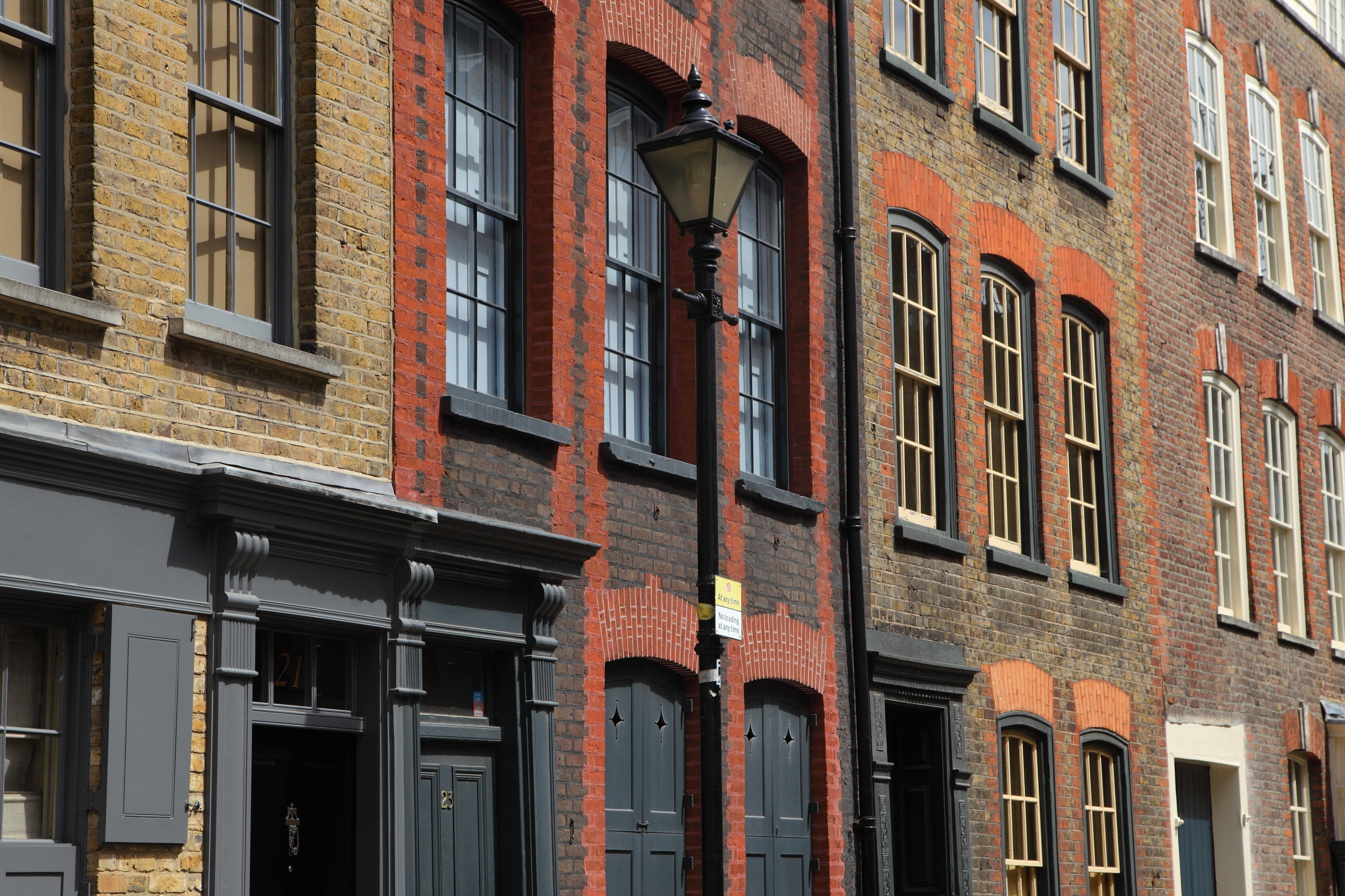 https://mr0.homeflow-assets.co.uk/files/media/image/0000/0000/ee486698b6aca0471e1806cf8f427e18/london-housing-market-section-21.jpg