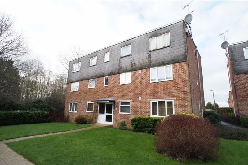 2 bedroom property for sale in Swindon £95,000