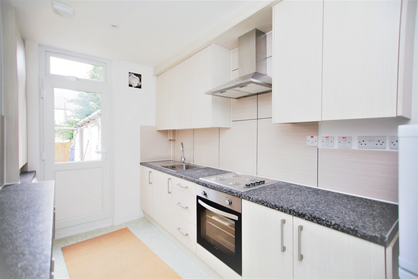 Four Bedroom House  To Let  Hendon  10 Mins Walk to Thameslink & 12 Mins walk to Hendon Tube Image 3