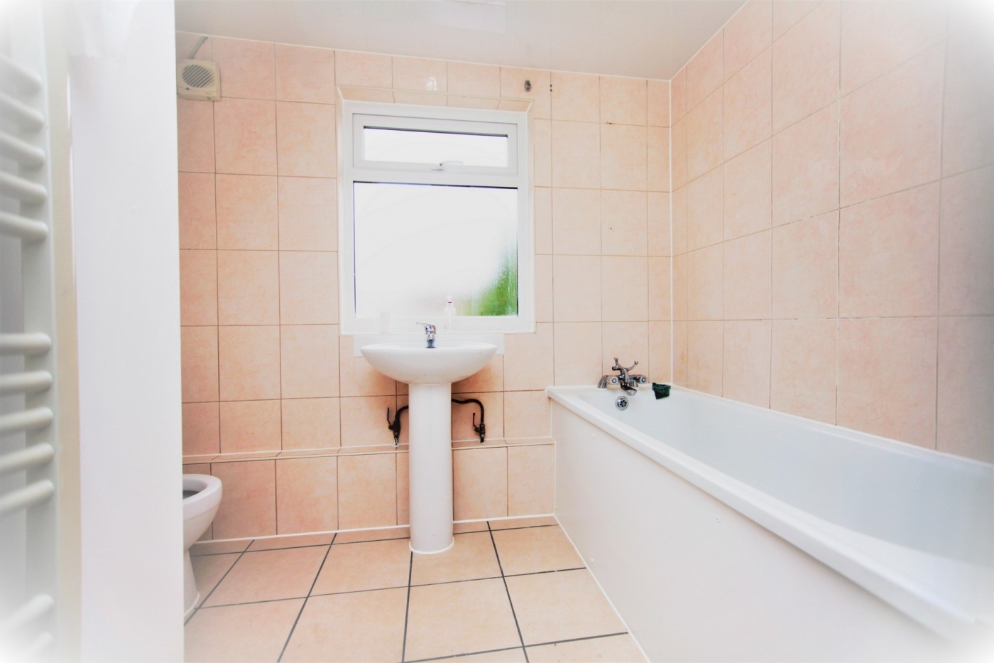 Four Bedroom House  To Let  Hendon  10 Mins Walk to Thameslink & 12 Mins walk to Hendon Tube Image 5
