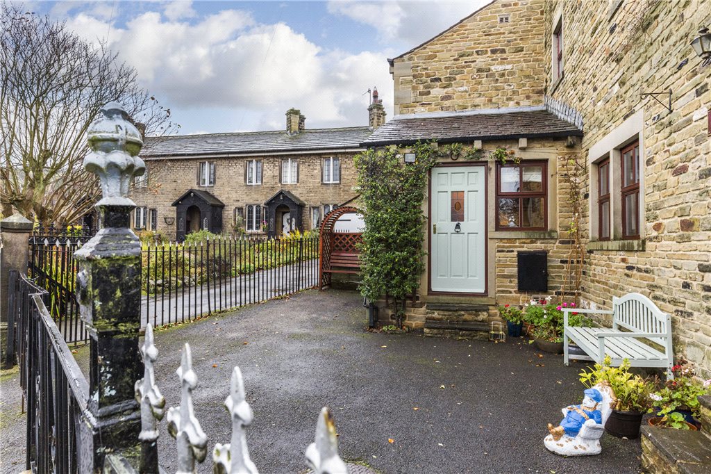 2 bedroom property for sale in West Lane, SuttoninCraven, Keighley