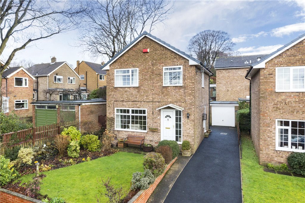 3 bedroom property for sale in Blackwood Avenue, Cookridge, Leeds, LS16