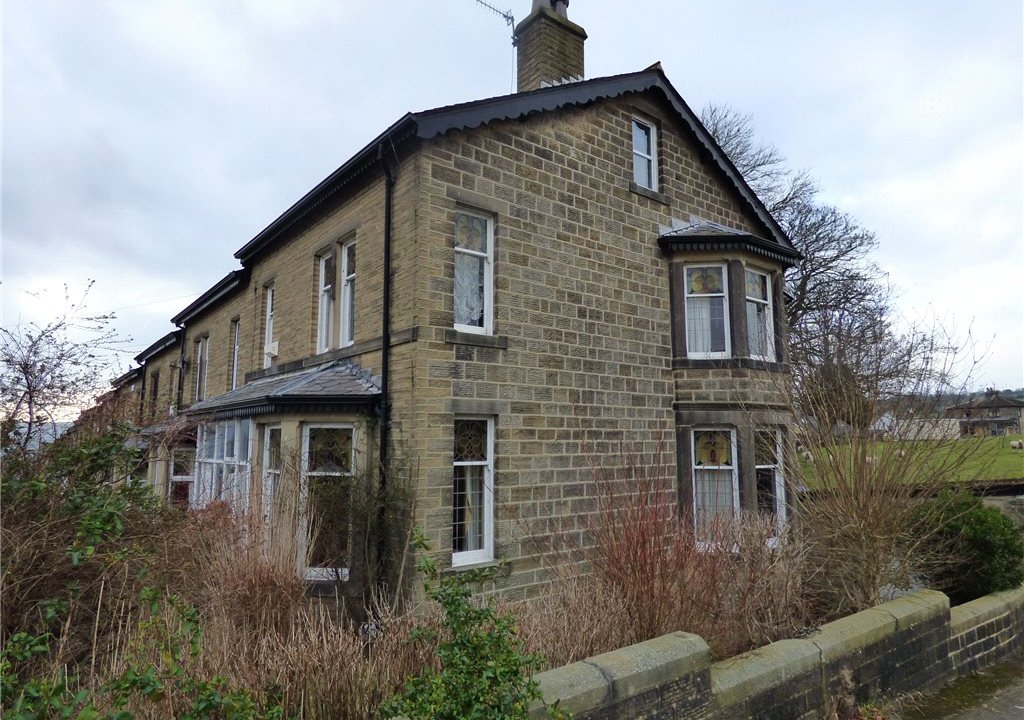 3 bedroom property for sale in Bolton Road, Silsden, Keighley, BD20