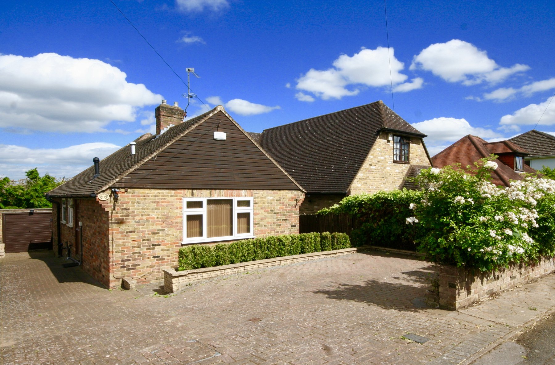 2 bedroom property for sale in Chalfont St Peter £465,000