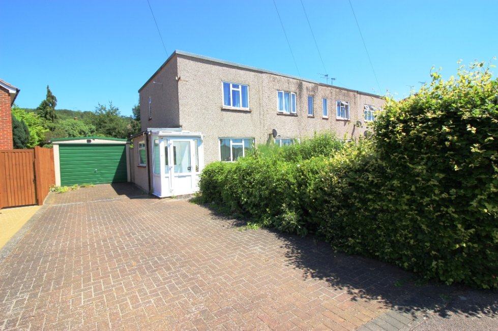 2 bedroom property for sale in Dynes Road, Kemsing Offers in the