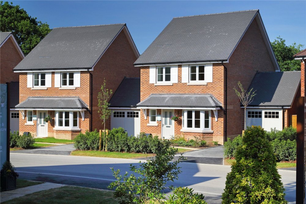 3 bedroom property for sale in Oaks Meadow, West End, Woking, GU24 £575,000