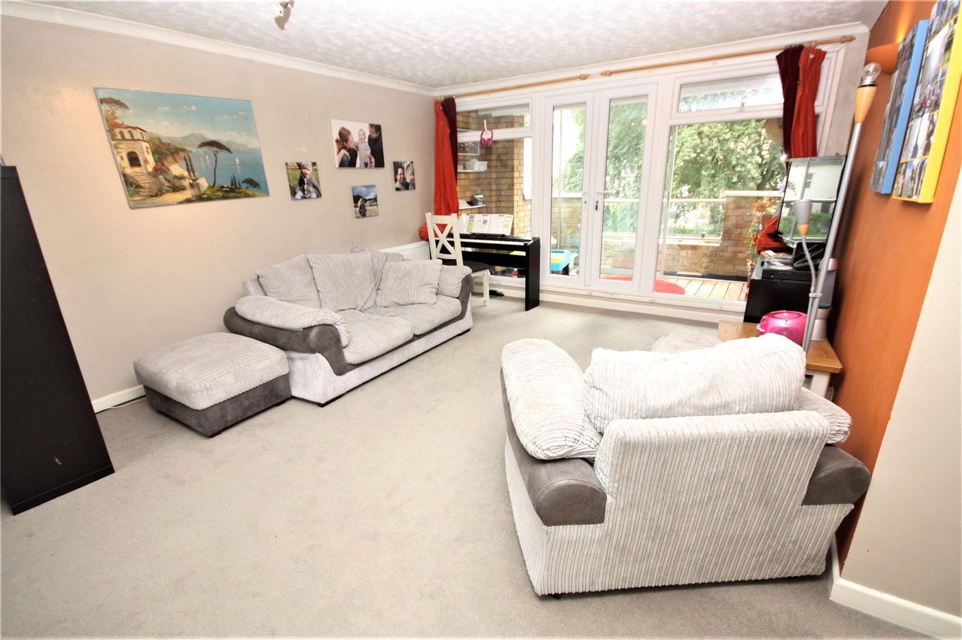 2 Bedroom Property For In Surrey Road Bournemouth Dorset Bh2 Walking Distance To Bournemouth And Westbourne Enclosed Balcony Garage With Electric Door Close The Beach Light Airy Spacious Living Room