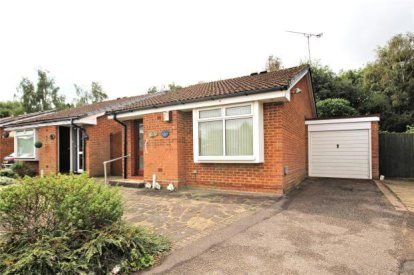 2 bedroom property for sale in Martindale Road, Woking, Surrey, GU21