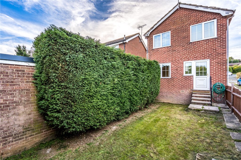 3 bedroom property to let in Fewston Crescent, Harrogate, North