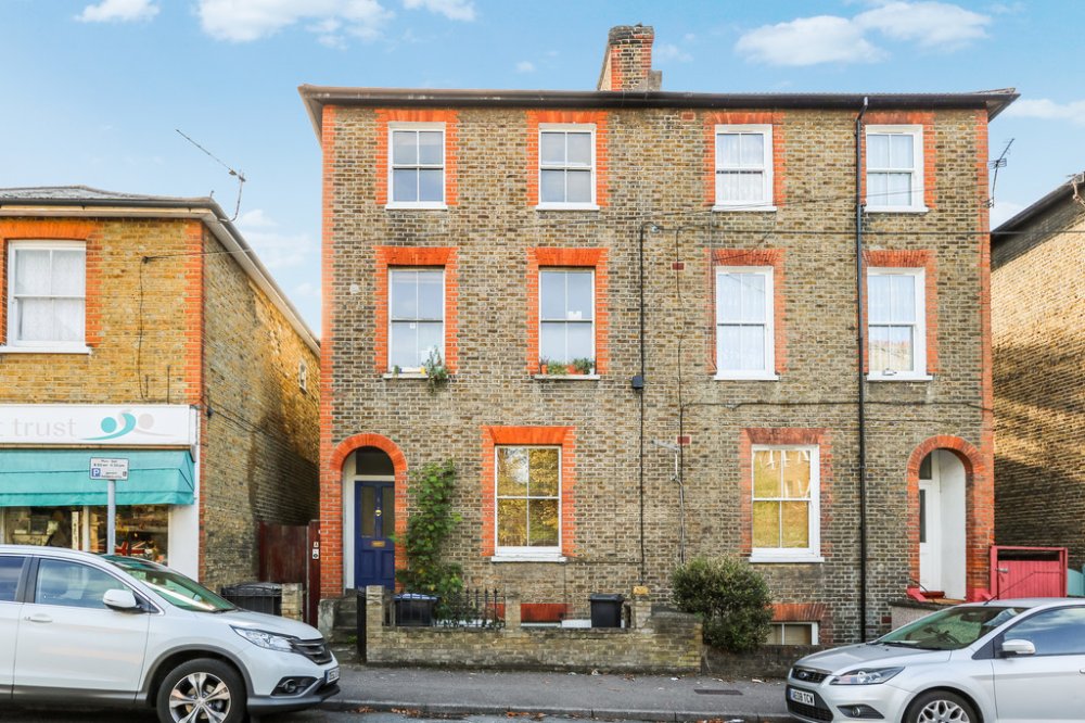 1 bedroom property for sale in St. Andrews Road, Surbiton £279,000