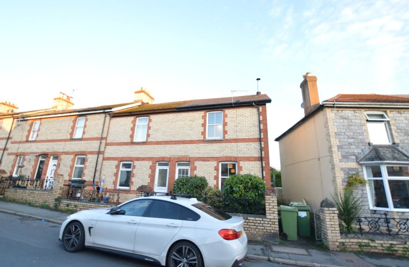 3 bedroom property for sale in Exeter Road, Kingsteignton, Newton Abbot