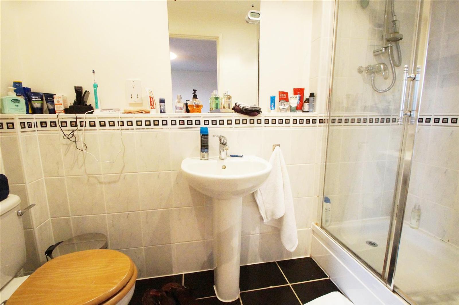 2 bedroom property for sale in Riley House, Manor House Drive £194,950