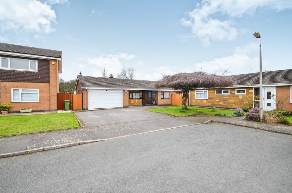 5 bedroom property in The Hall Close, Dunchurch, Rugby Offers in